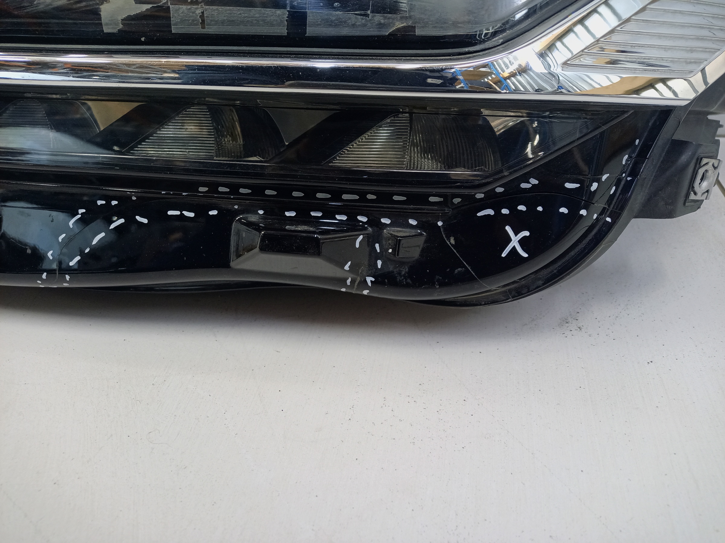 Фара передняя левая Volkswagen Touareg 3 LED