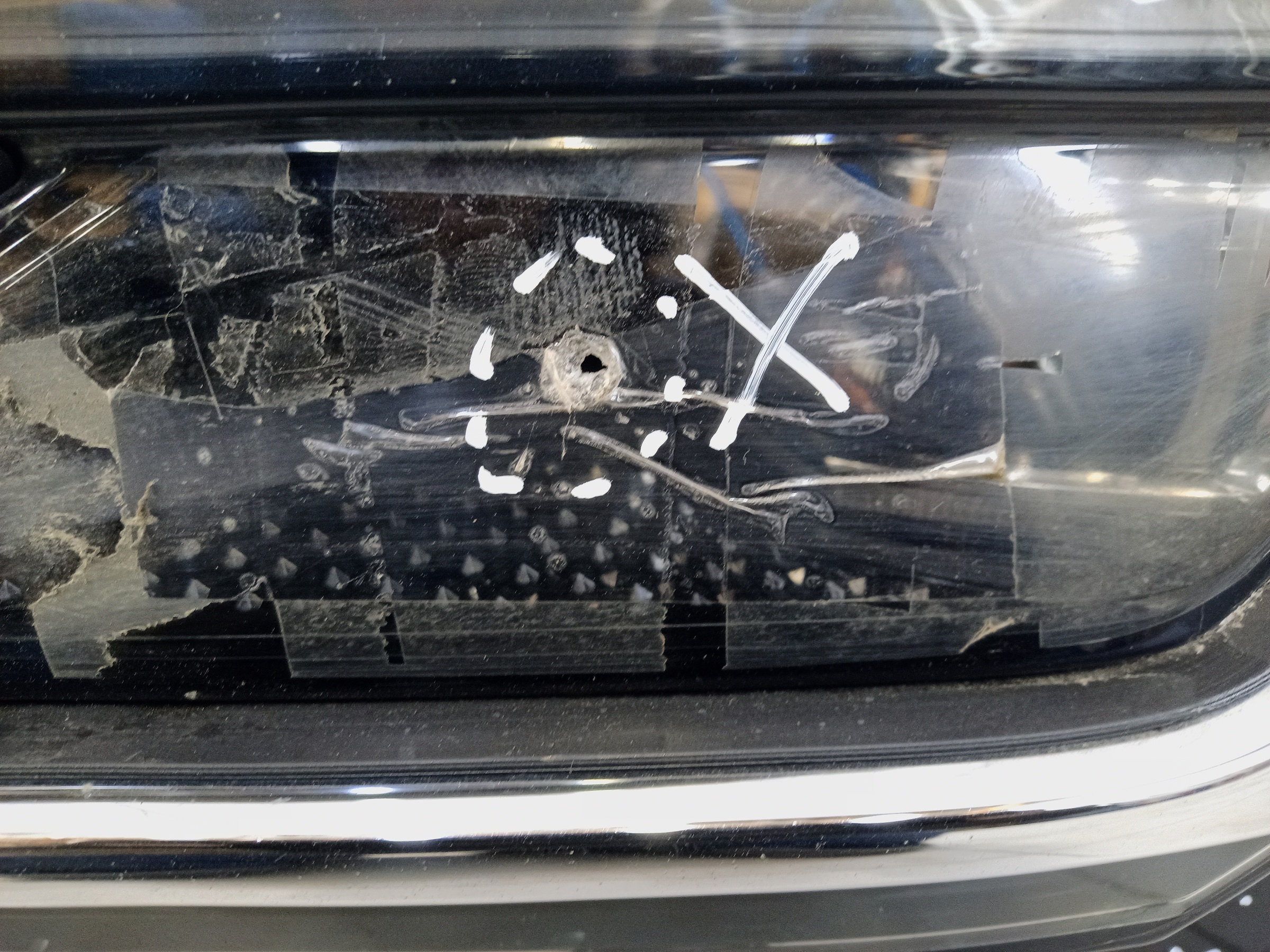 Фара передняя левая Volkswagen Touareg 3 LED