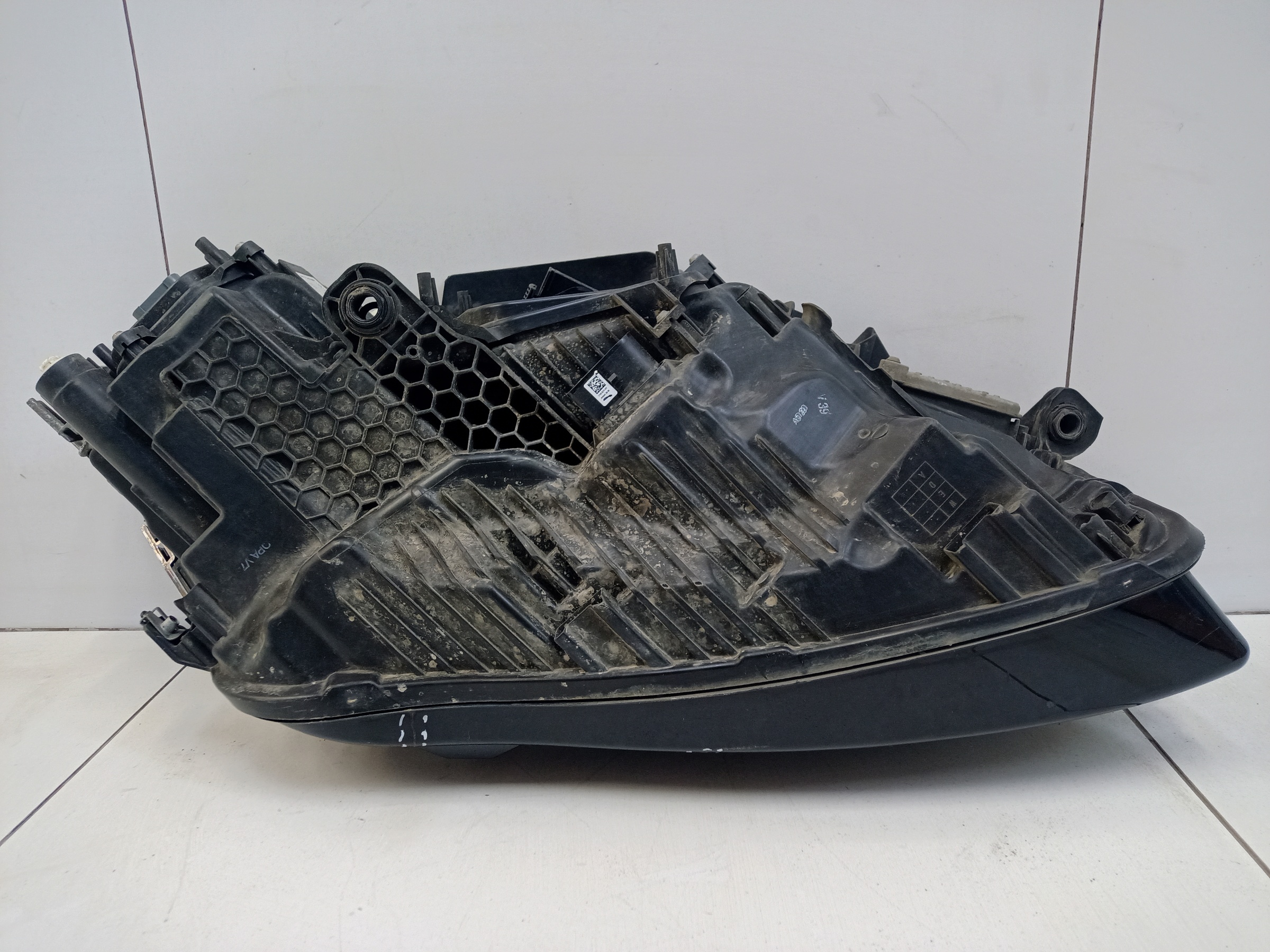 Фара передняя левая Volkswagen Touareg 3 LED