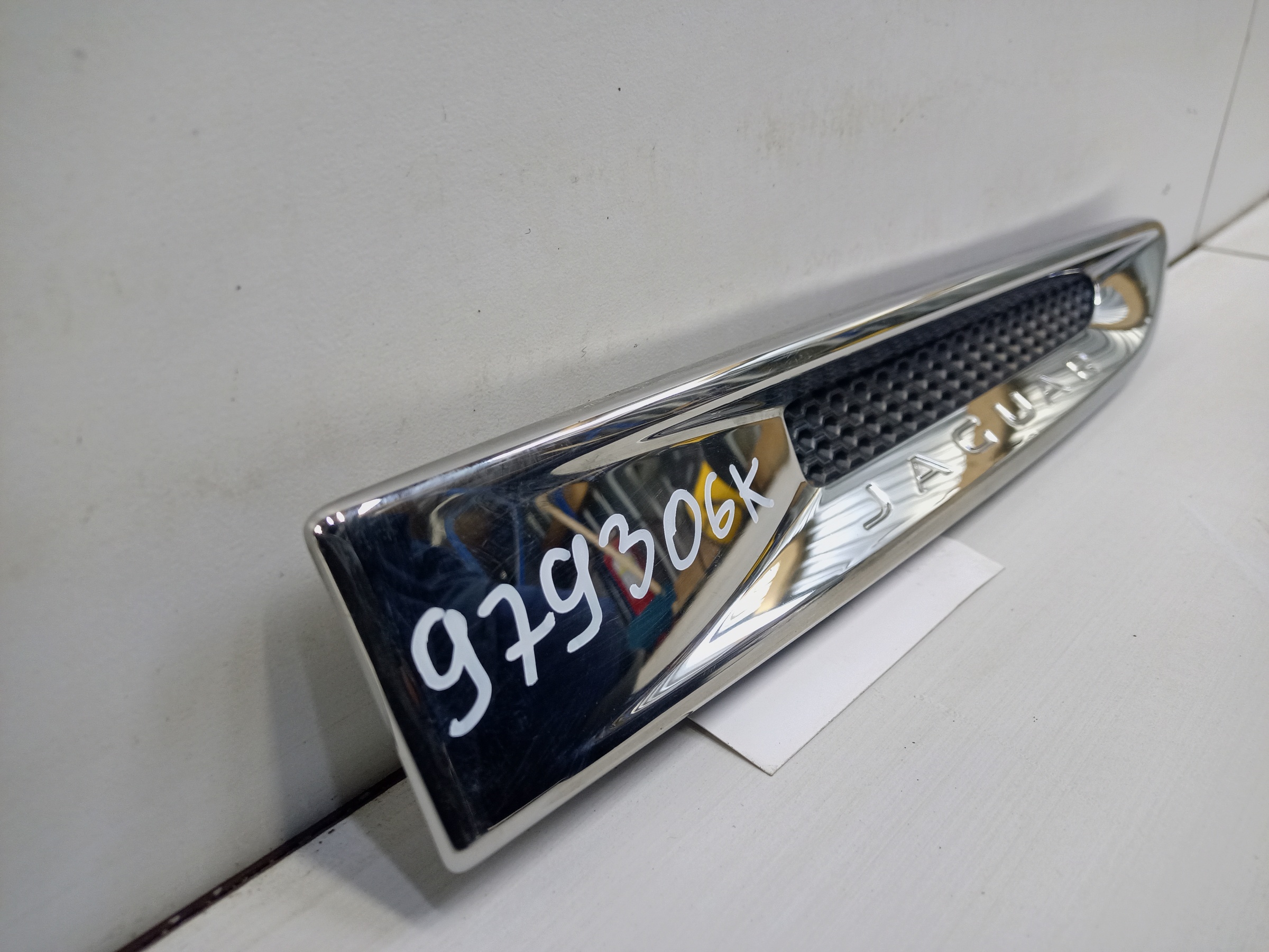 Накладка крыла переднего правого Jaguar XF 2