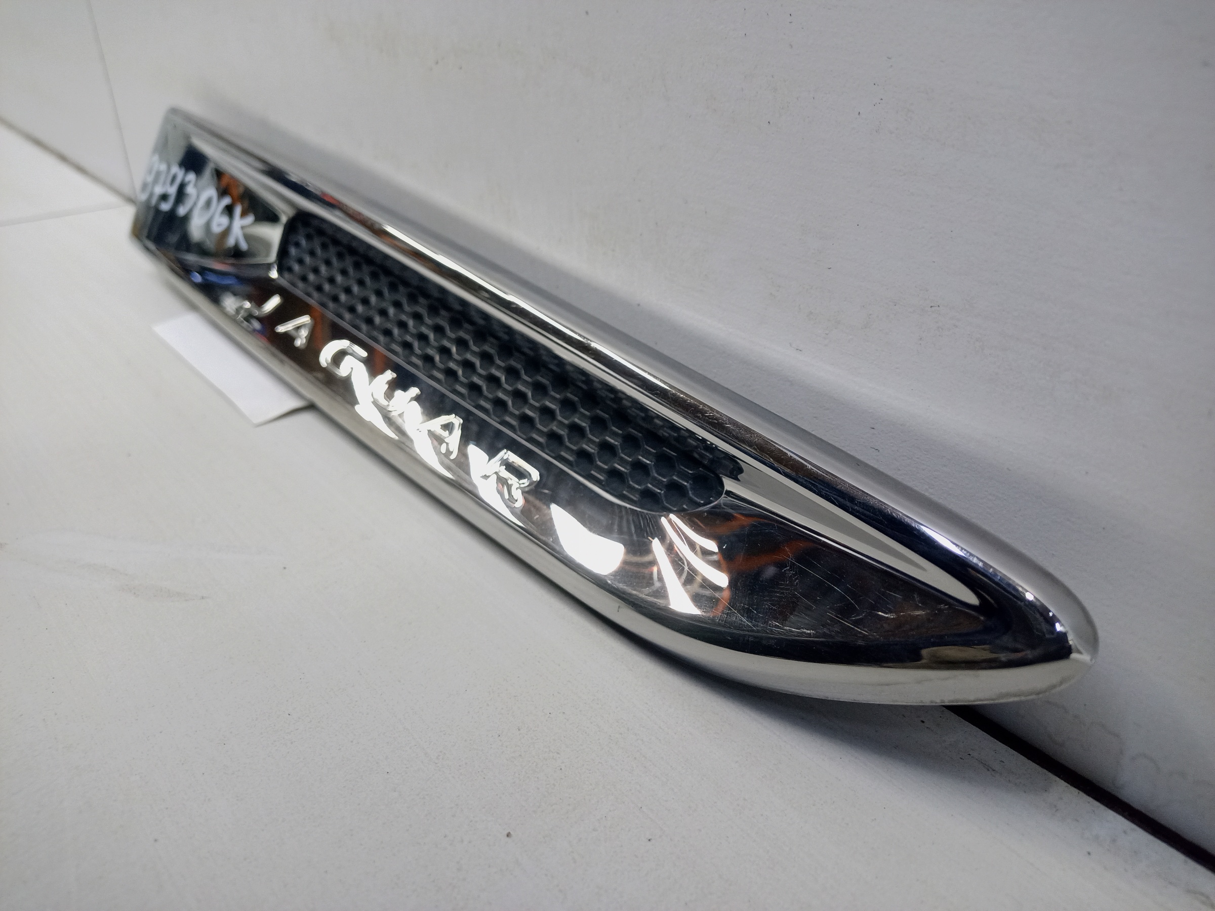 Накладка крыла переднего правого Jaguar XF 2