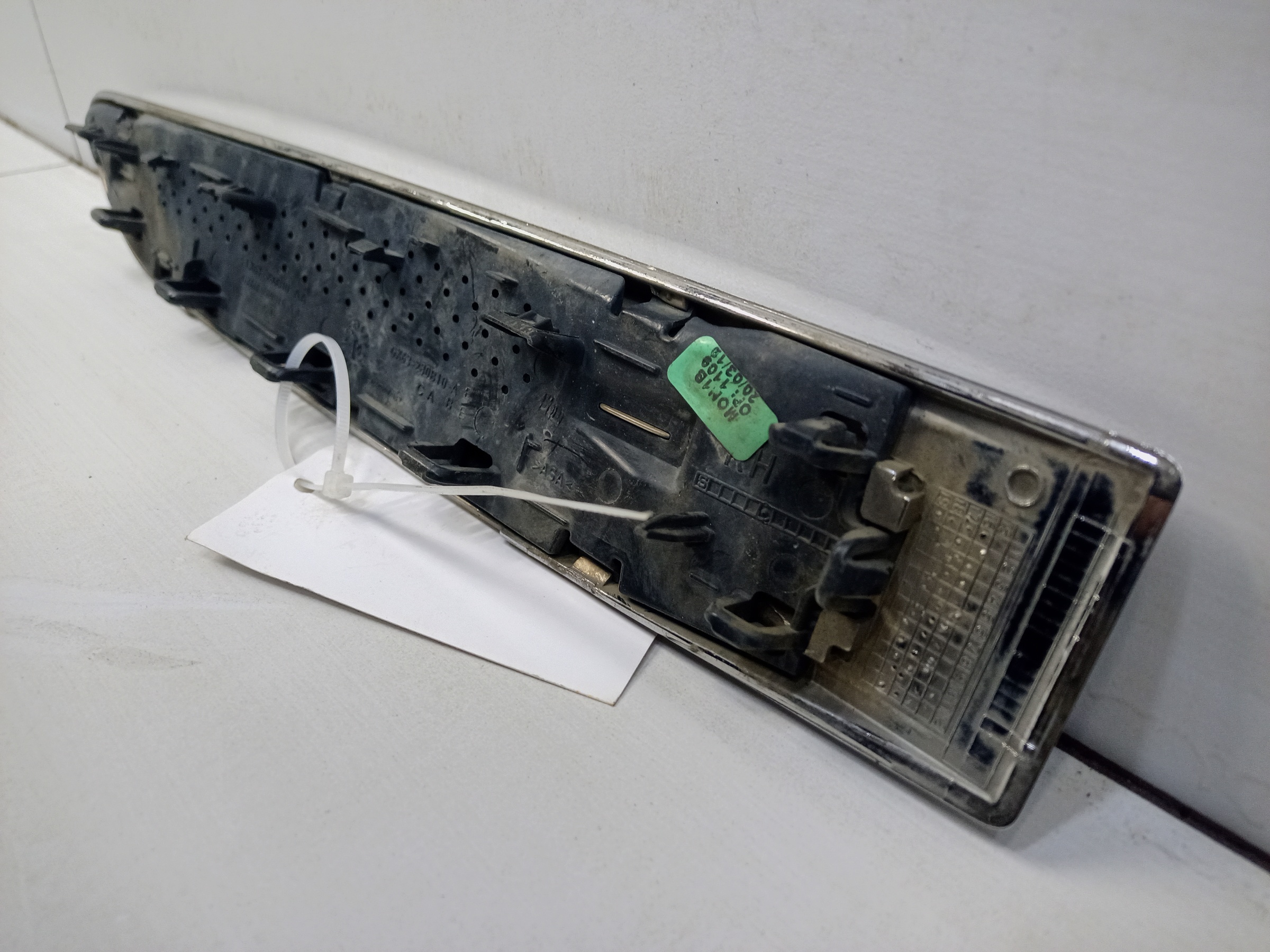 Накладка крыла переднего правого Jaguar XF 2