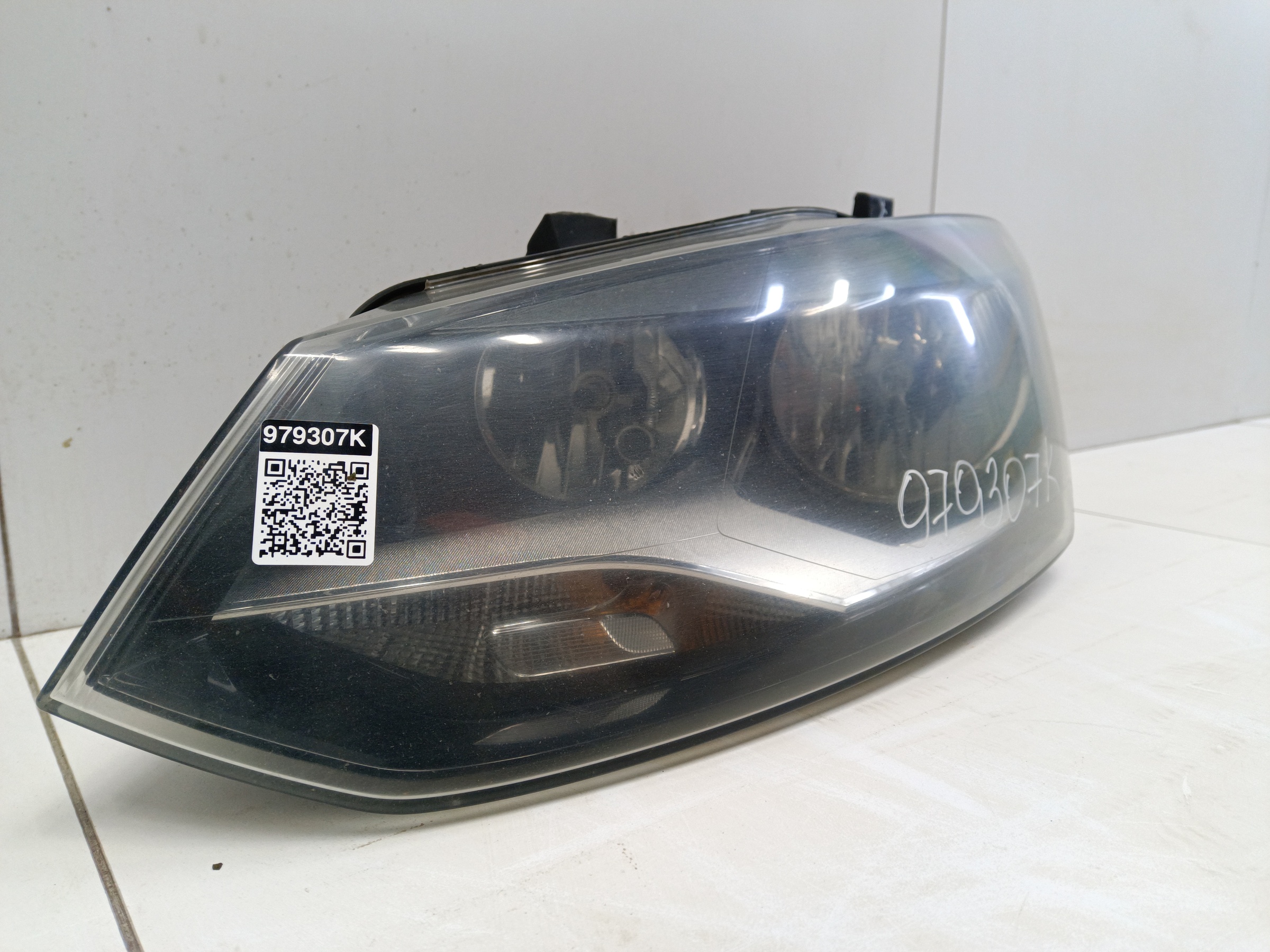 Фара передняя левая Volkswagen Polo 5 Sedan Restail галоген