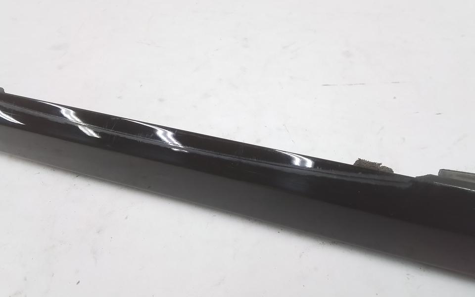 Уплотнитель стекла двери передней левой Land Rover Range Rover 4