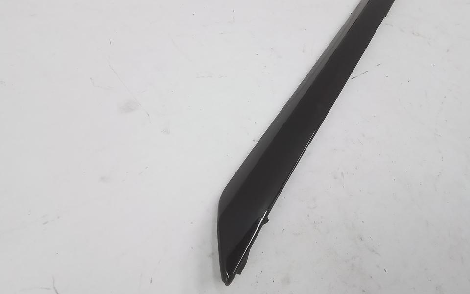 Уплотнитель стекла двери передней левой Land Rover Range Rover 4