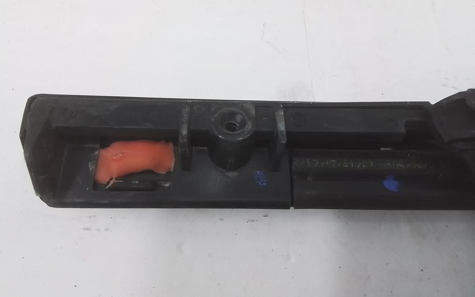 Уплотнитель стекла двери передней левой Land Rover Range Rover 4