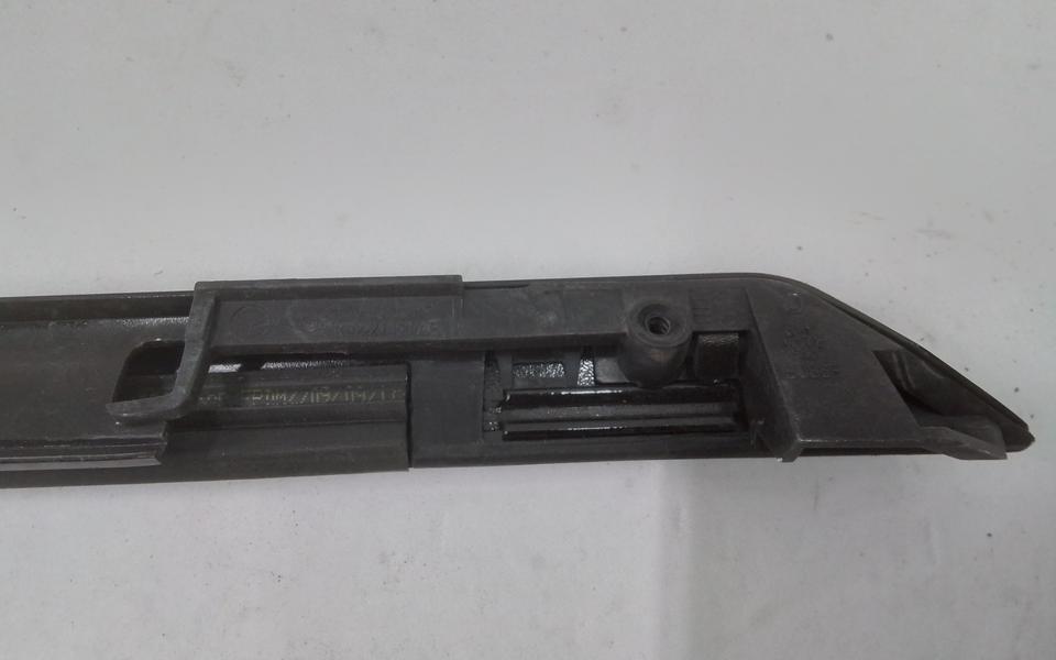 Уплотнитель стекла двери передней левой Land Rover Range Rover 4