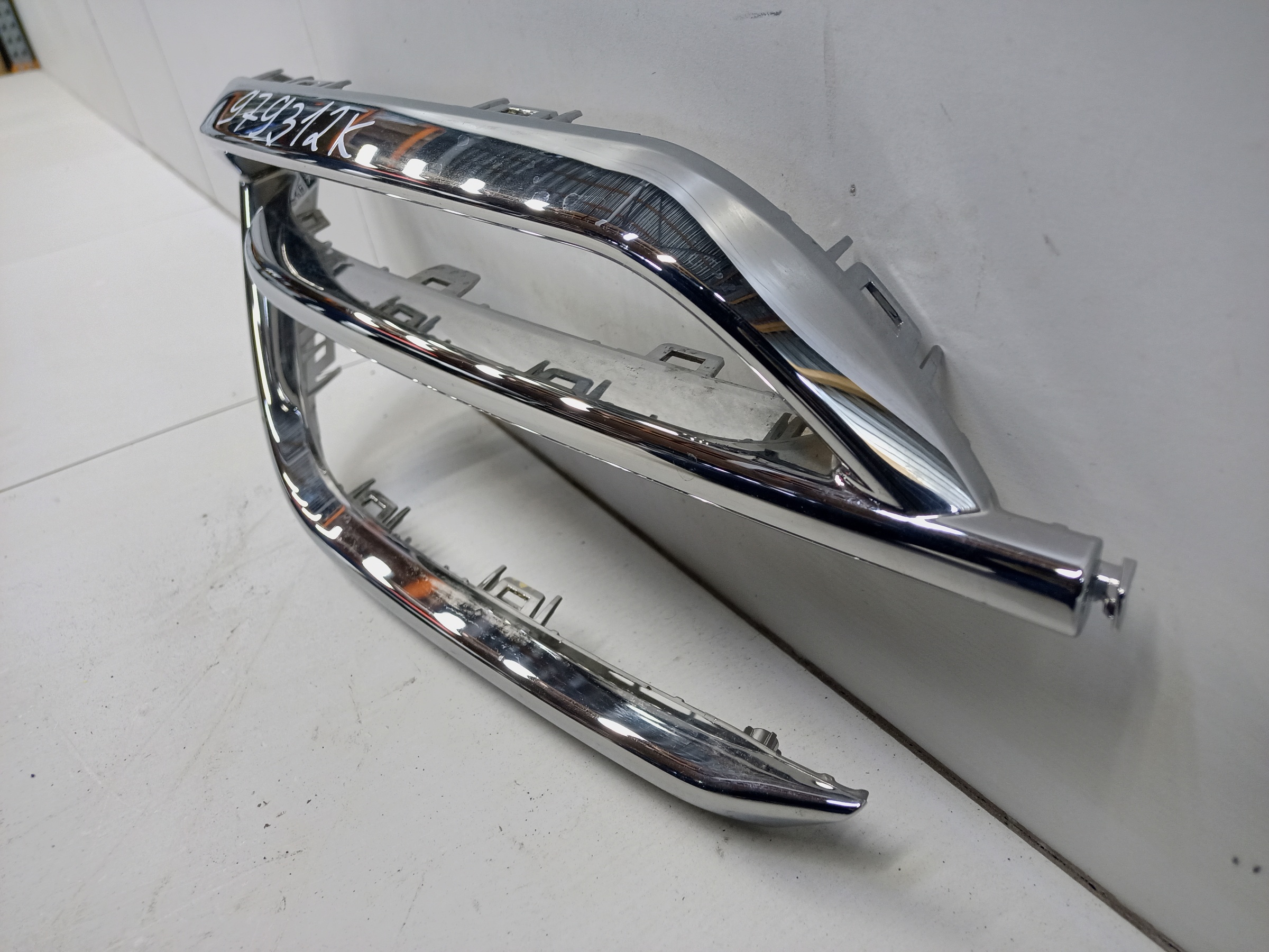 Накладка хром заднего бампера правая Wey 80