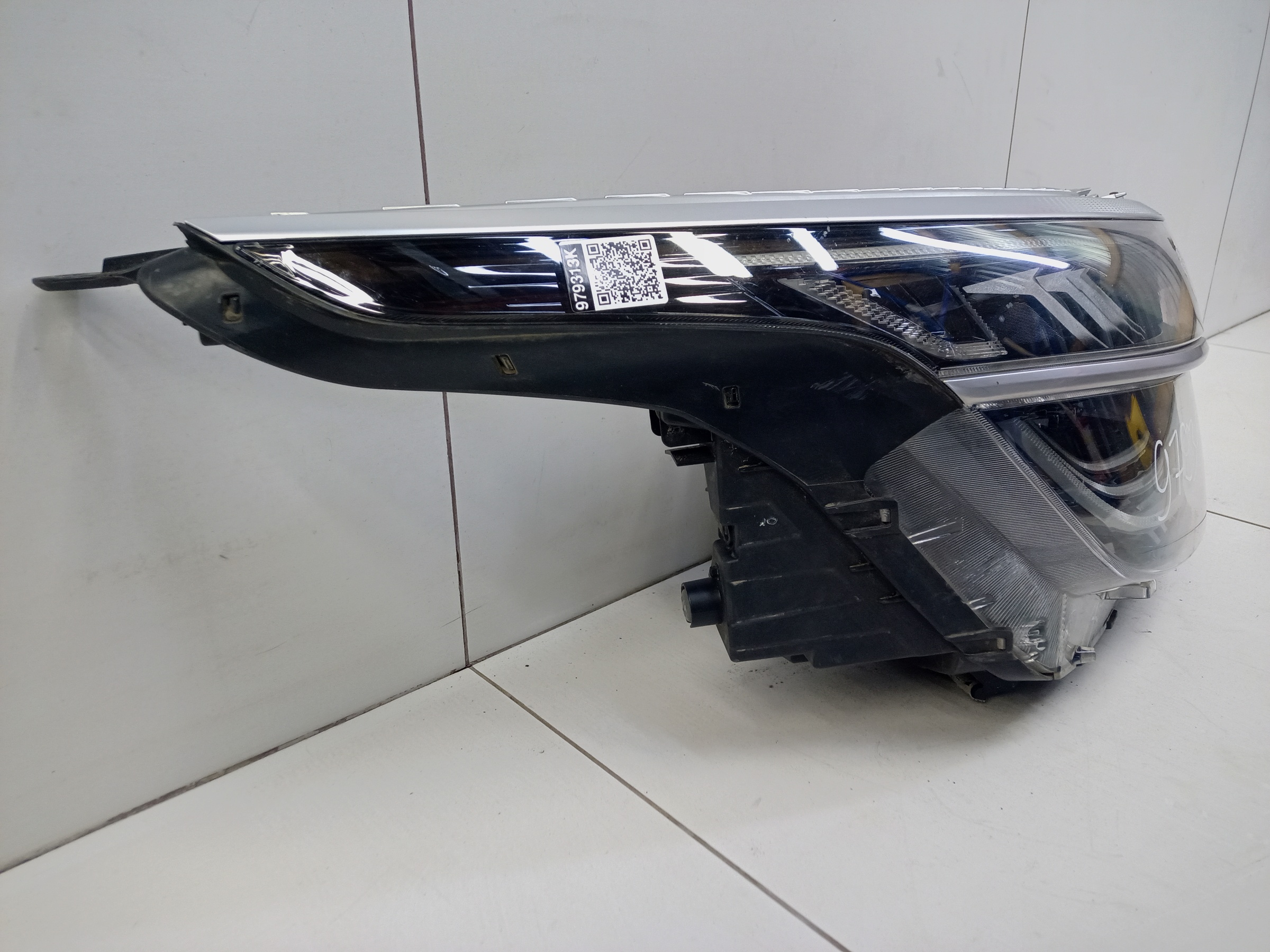 Фара передняя правая Kia Seltos LED