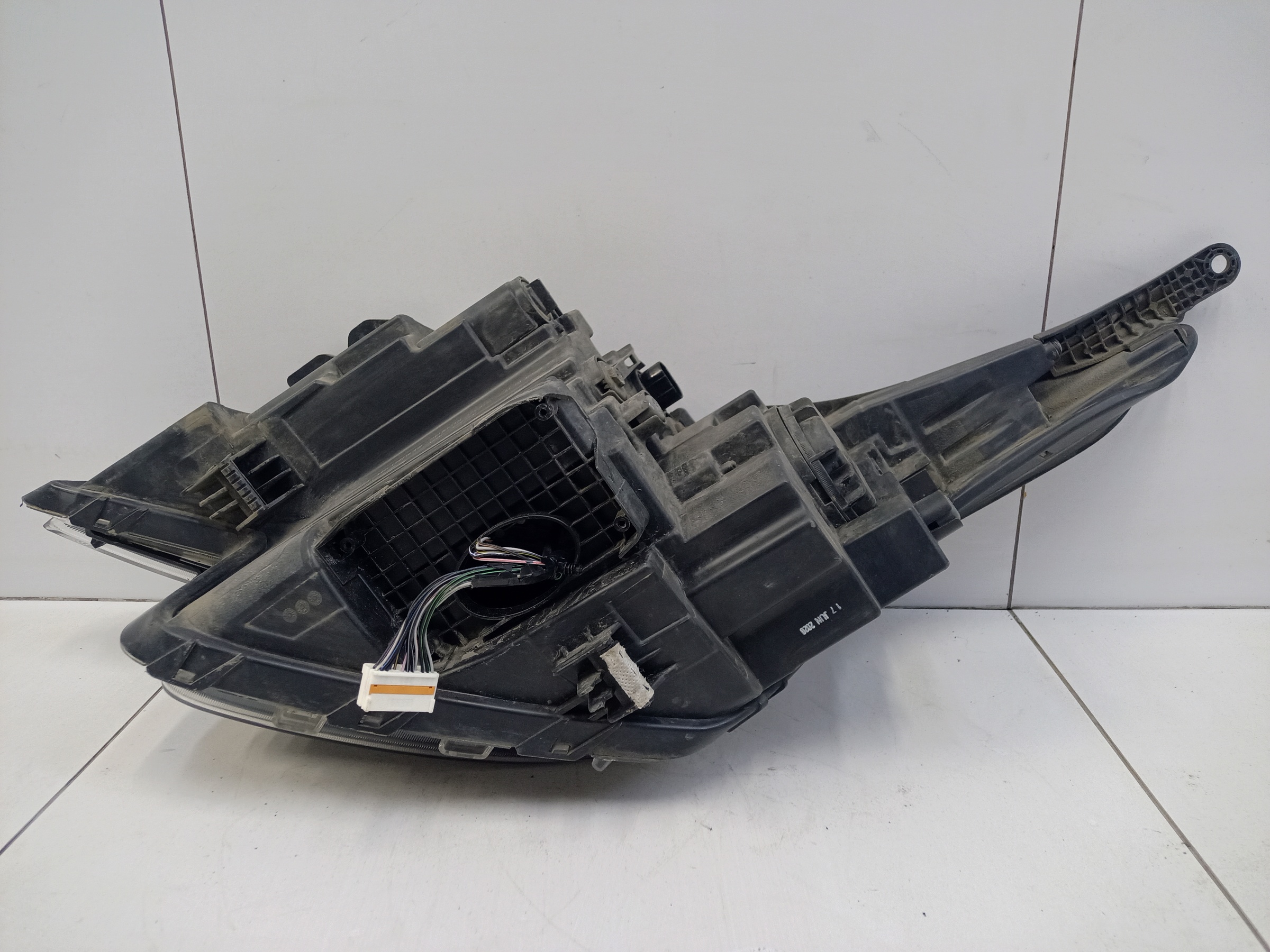 Фара передняя правая Kia Seltos LED