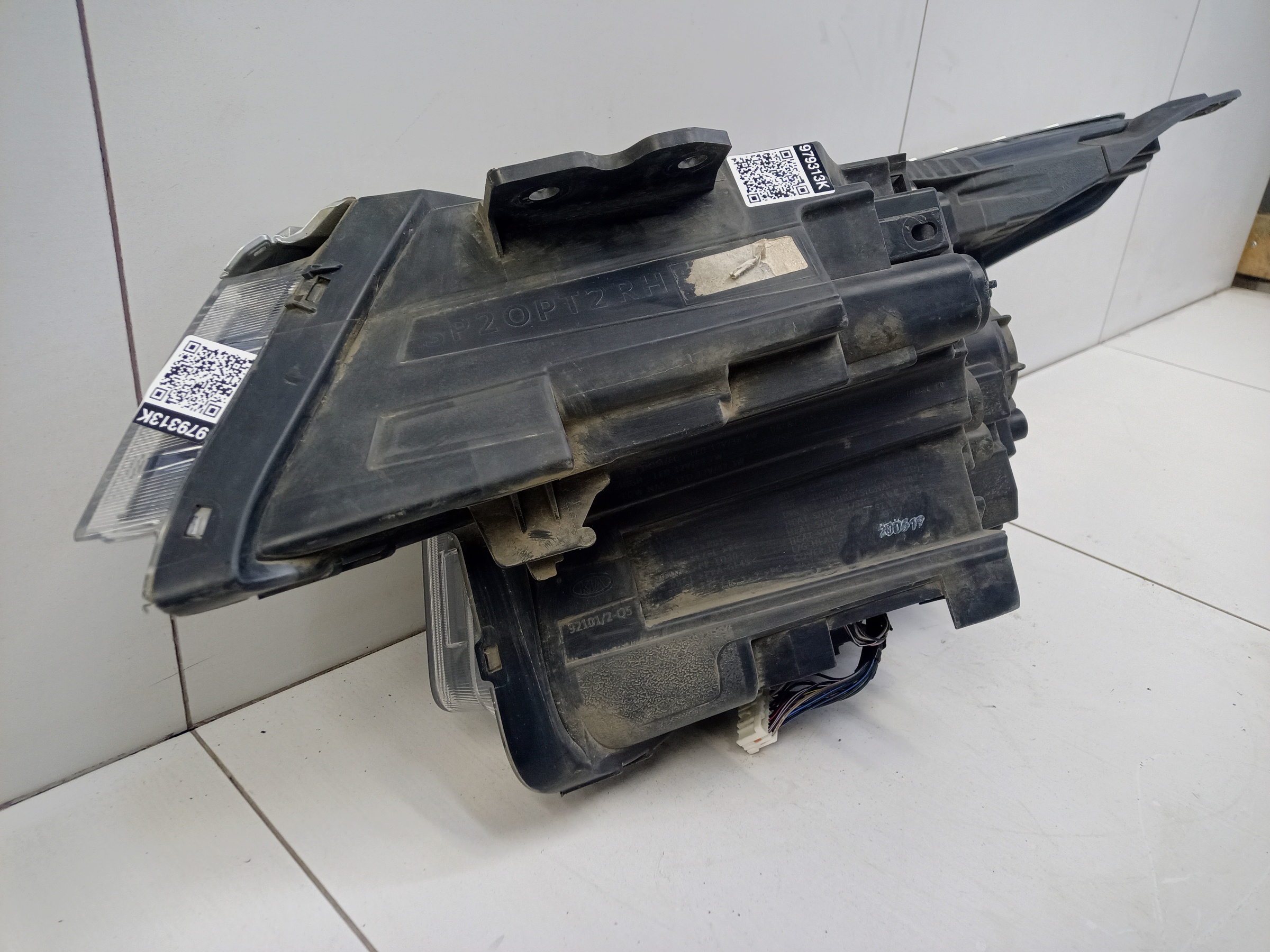 Фара передняя правая Kia Seltos LED