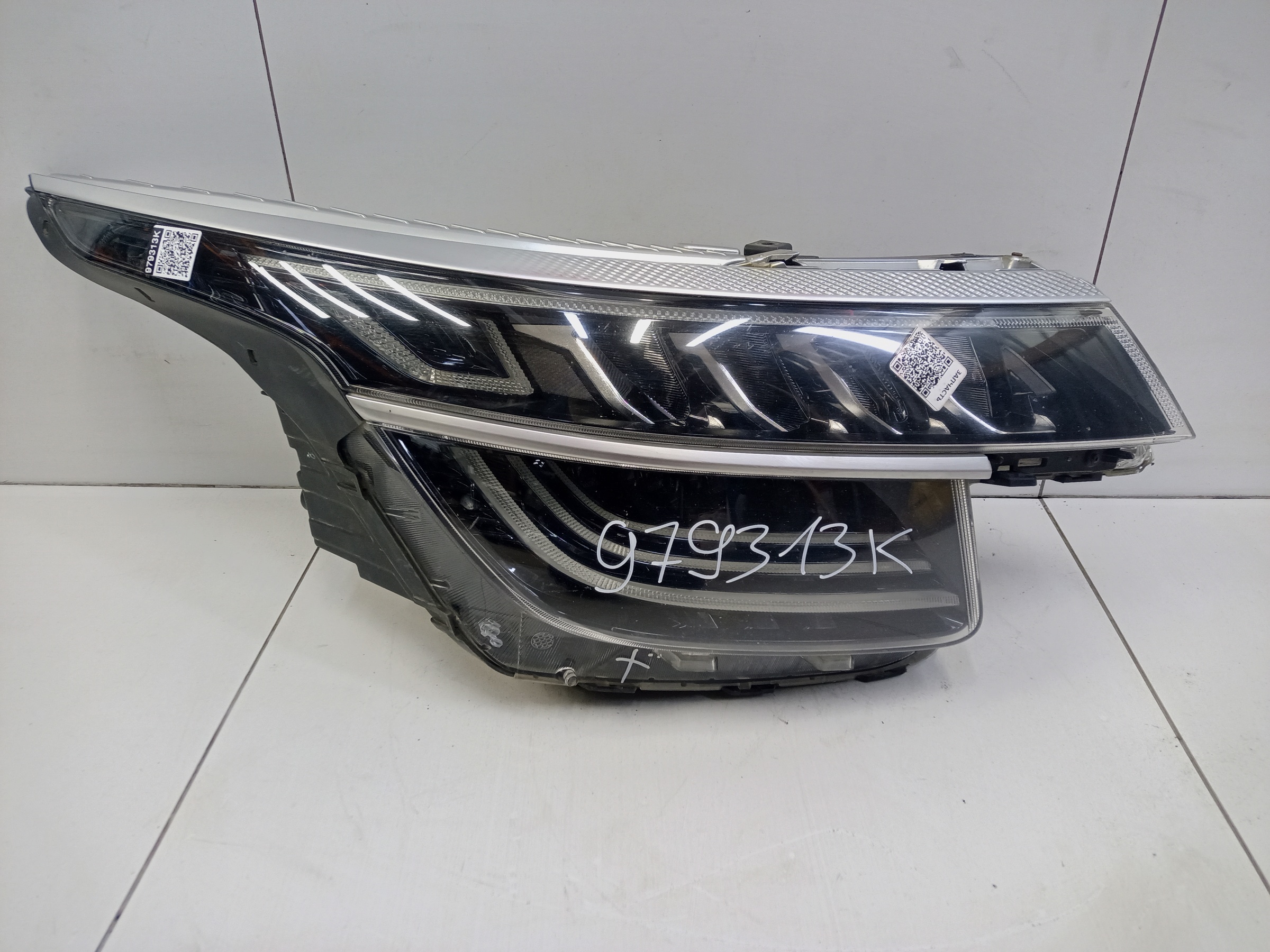 Фара передняя правая Kia Seltos LED