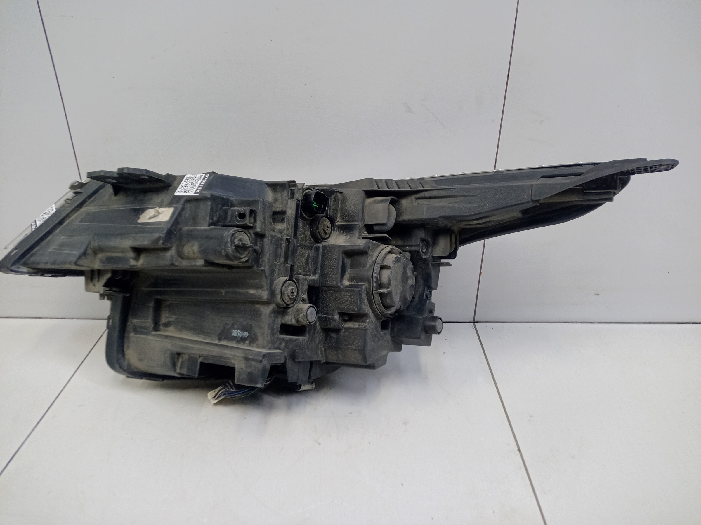 Фара передняя правая Kia Seltos LED