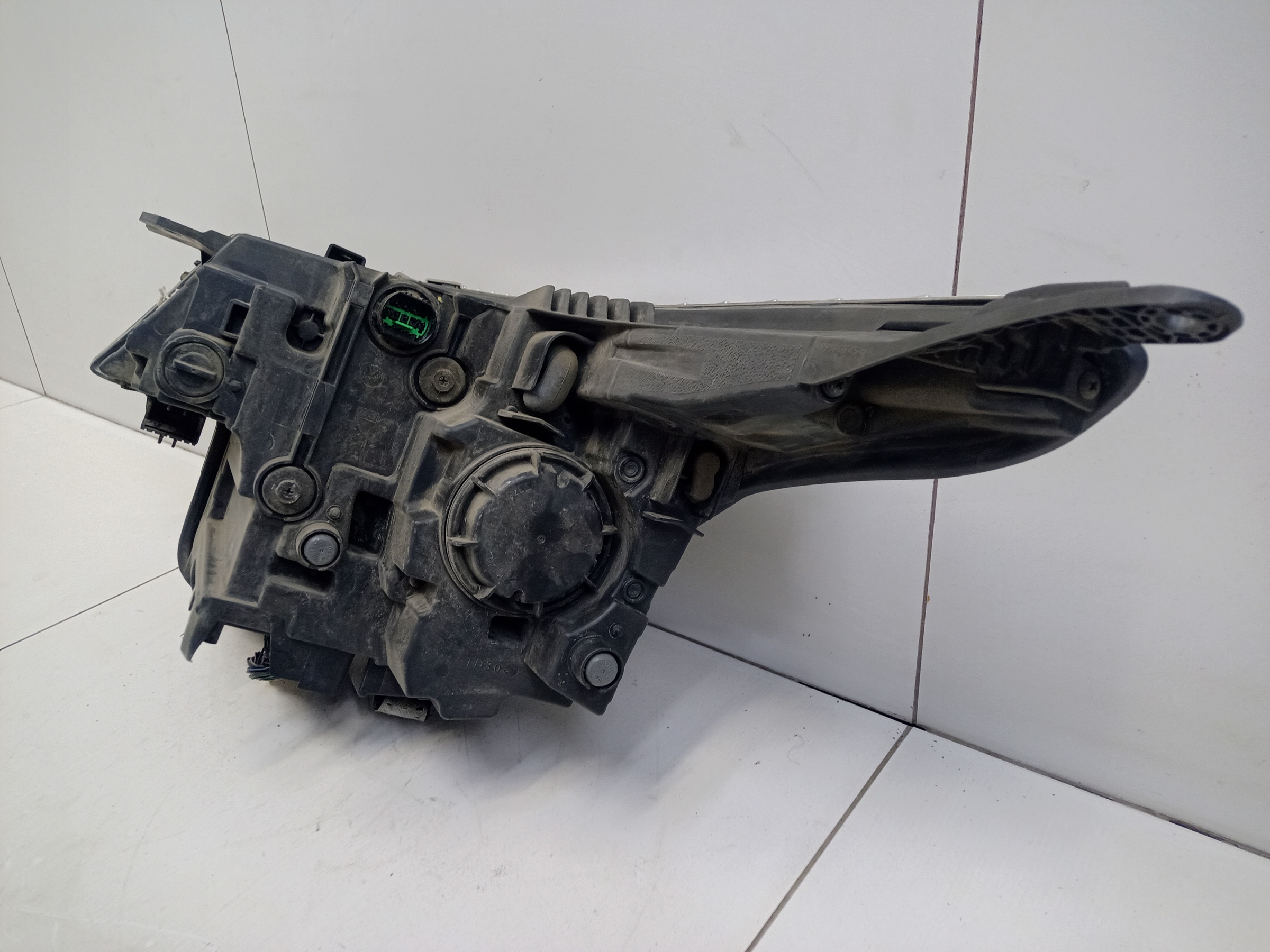 Фара передняя правая Kia Seltos LED