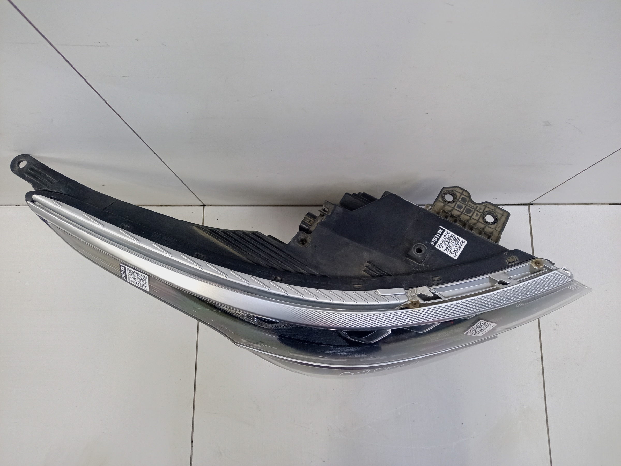 Фара передняя правая Kia Seltos LED