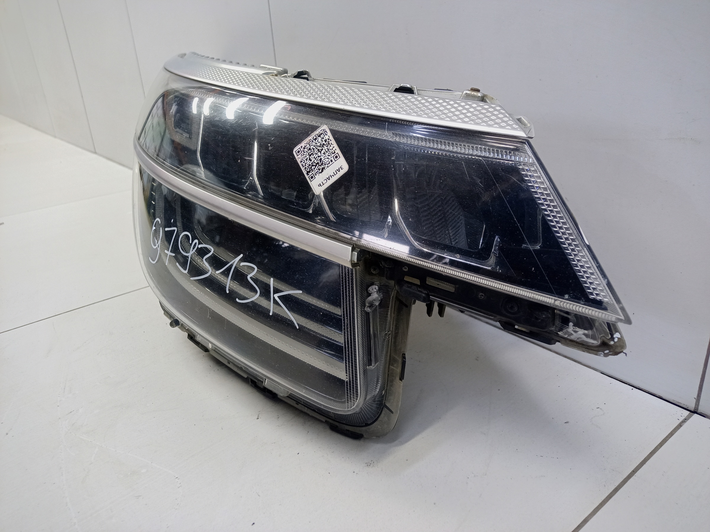 Фара передняя правая Kia Seltos LED