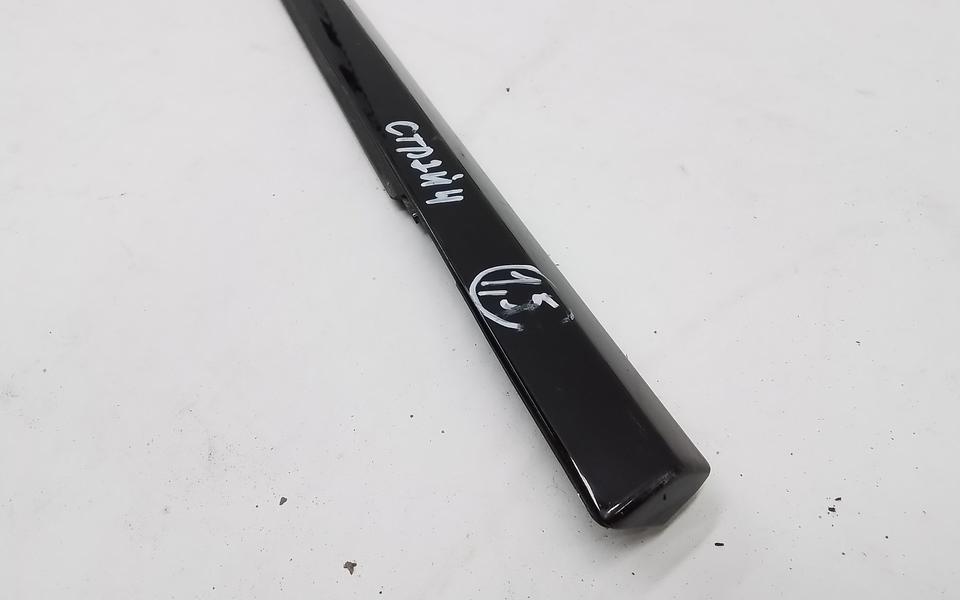 Уплотнитель стекла двери задней правой Land Rover Range Rover 4