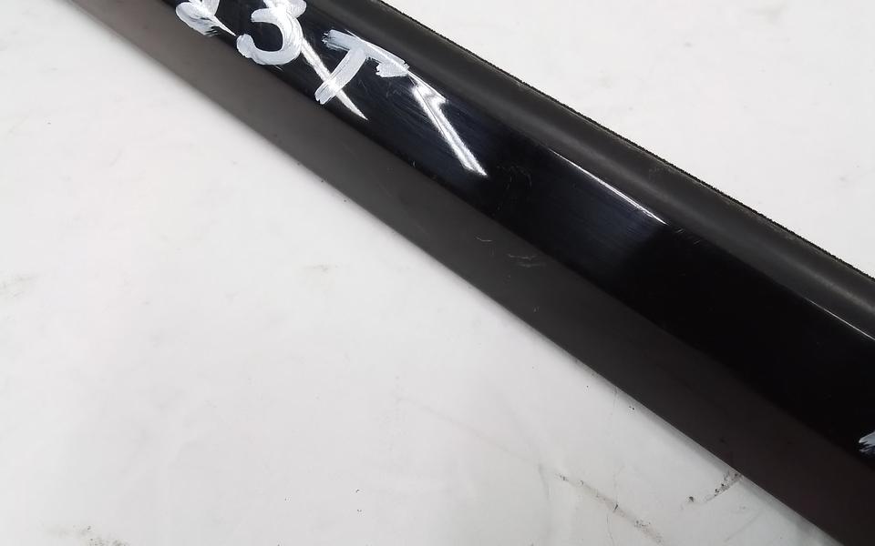 Уплотнитель стекла двери задней правой Land Rover Range Rover 4