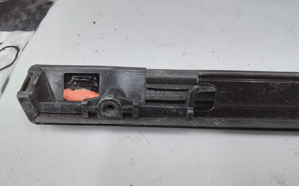 Уплотнитель стекла двери задней правой Land Rover Range Rover 4
