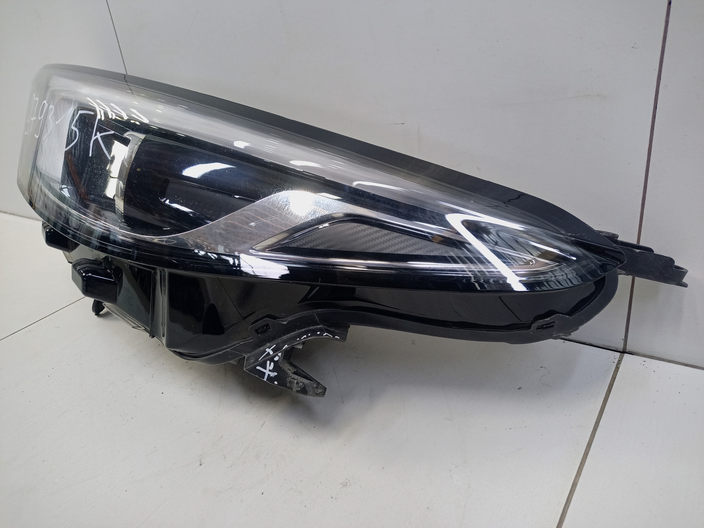 Фара передняя левая Omoda S5 галоген