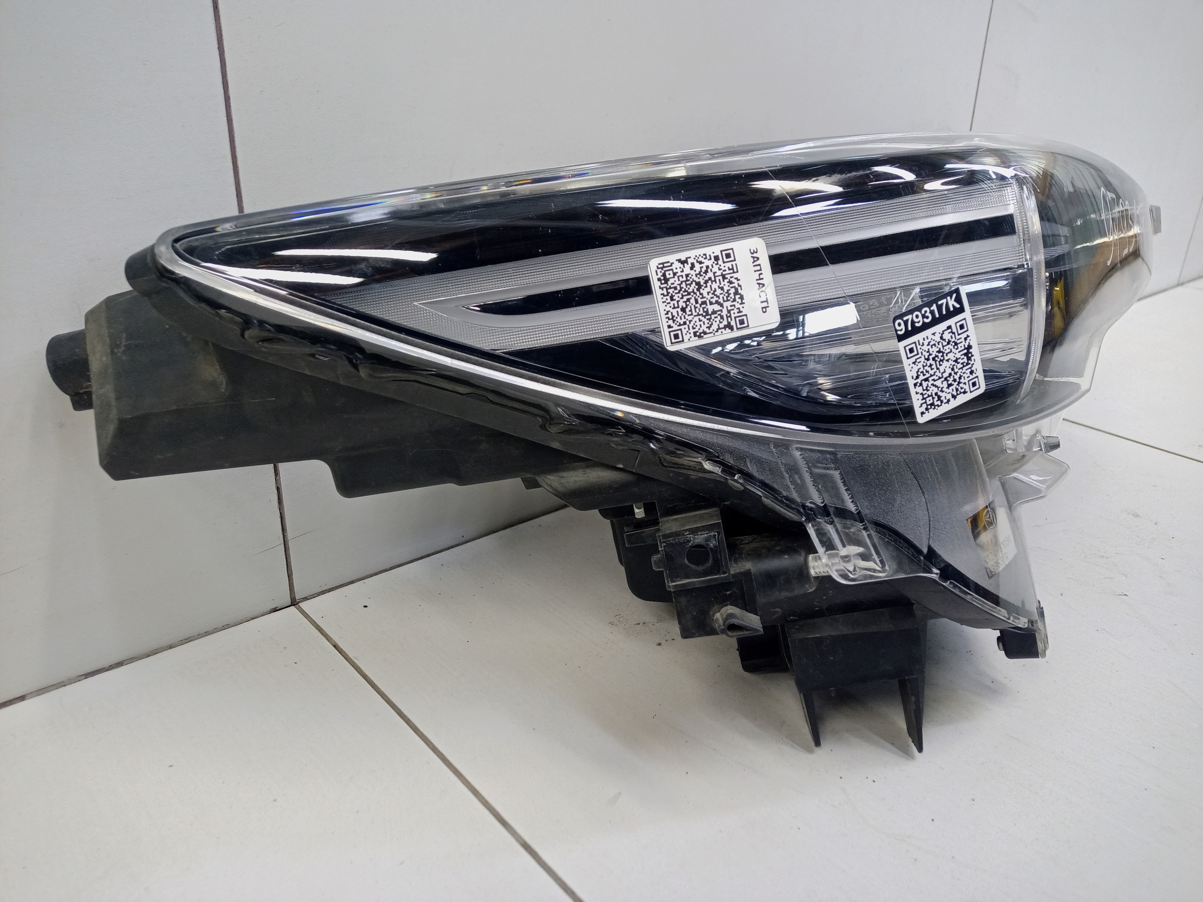 Фара передняя правая Mazda CX-5 2 LED адаптив