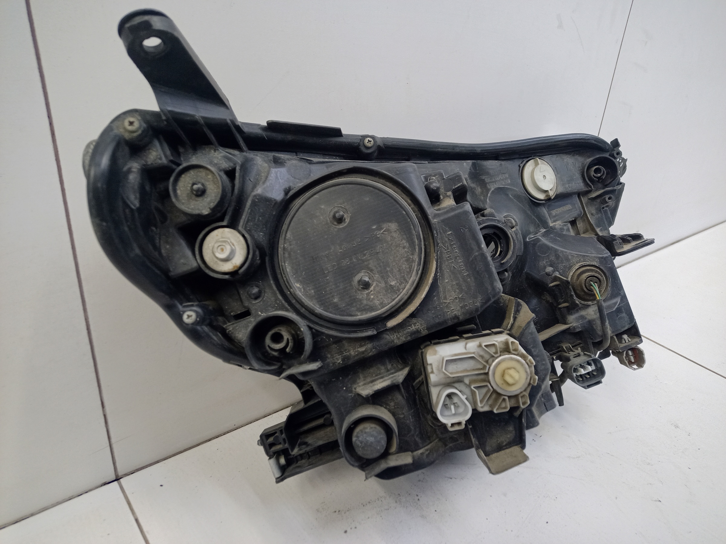 Фара передняя левая Toyota RAV4 CA40 Restail LED