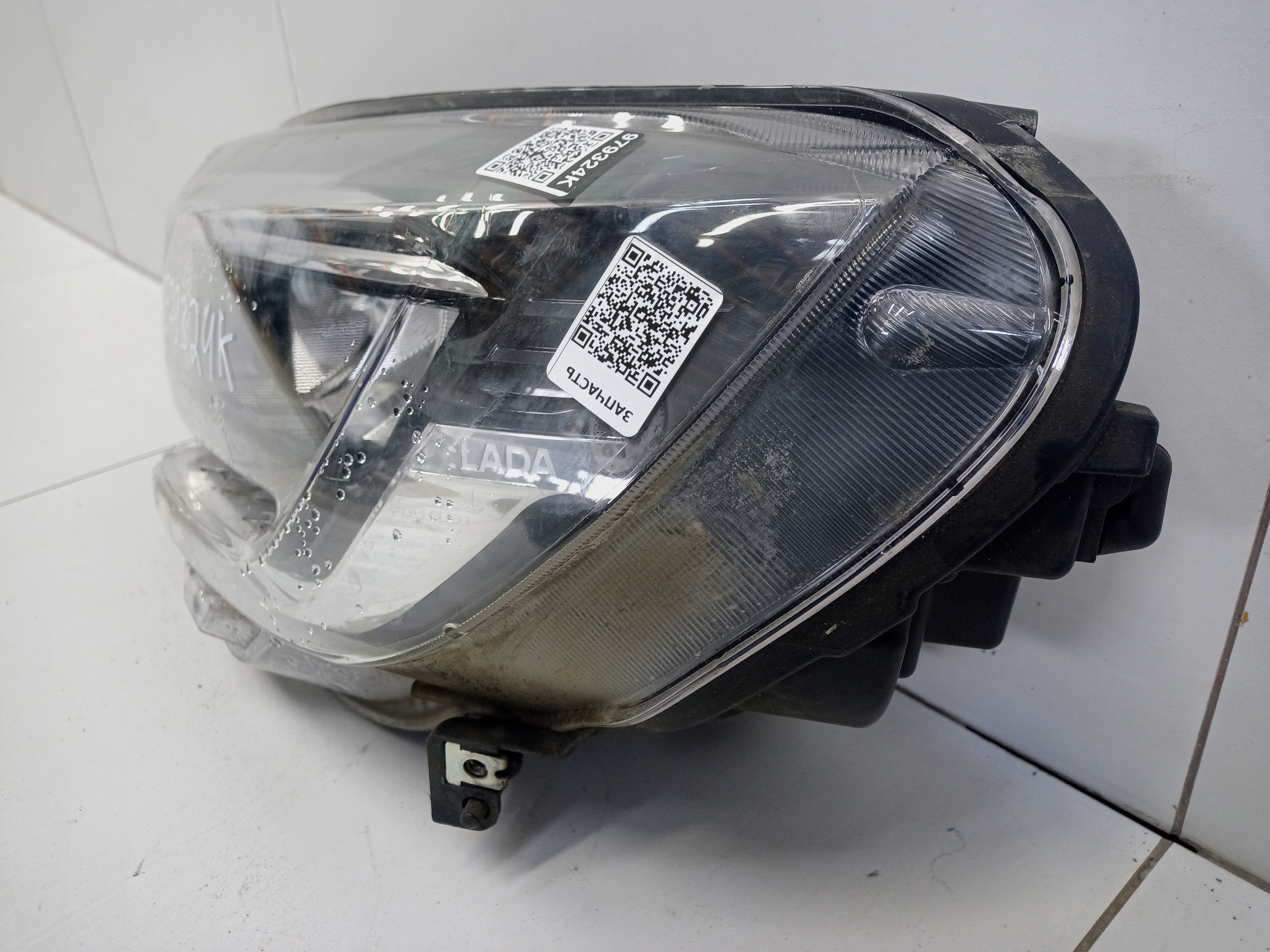 Фара передняя левая Lada Vesta 1 Restail LED