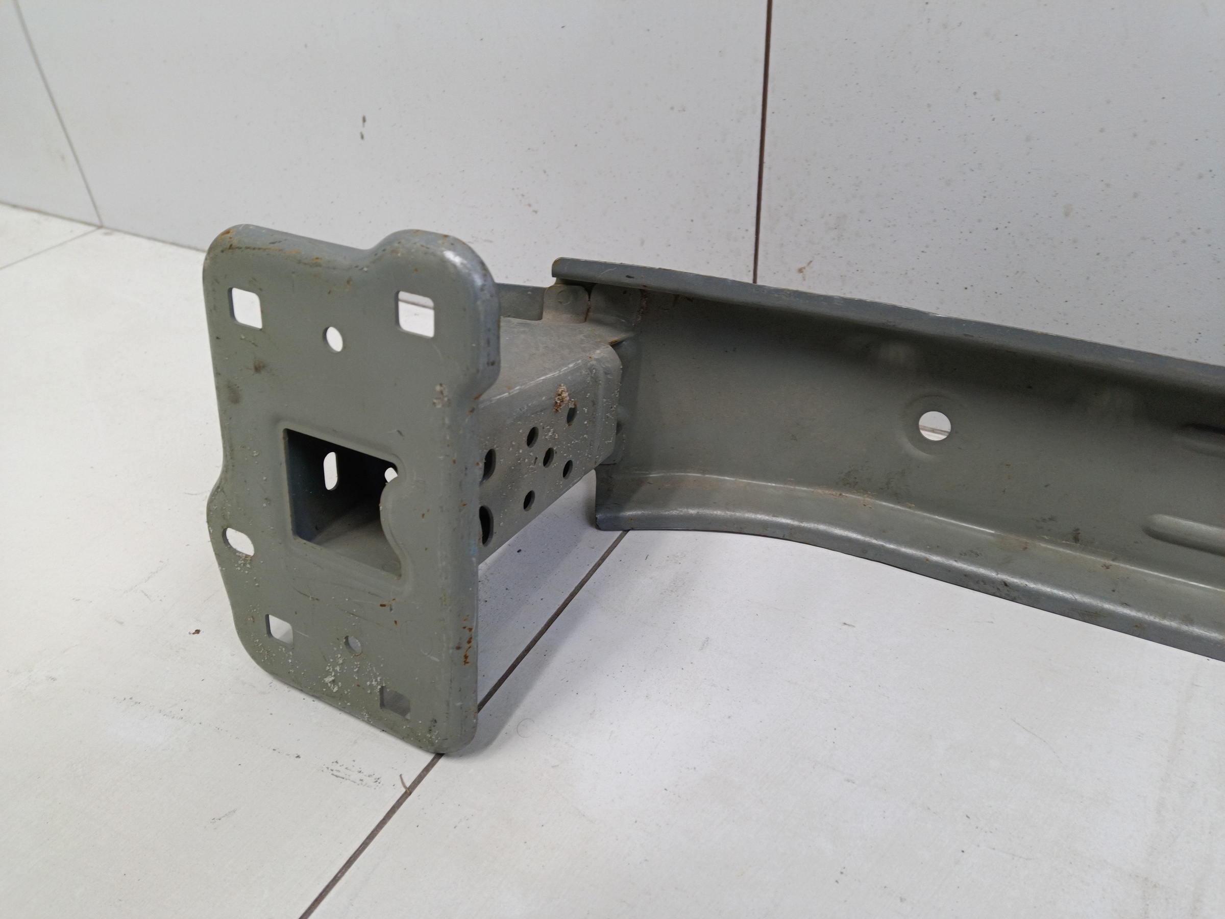 Усилитель переднего бампера Haval F7