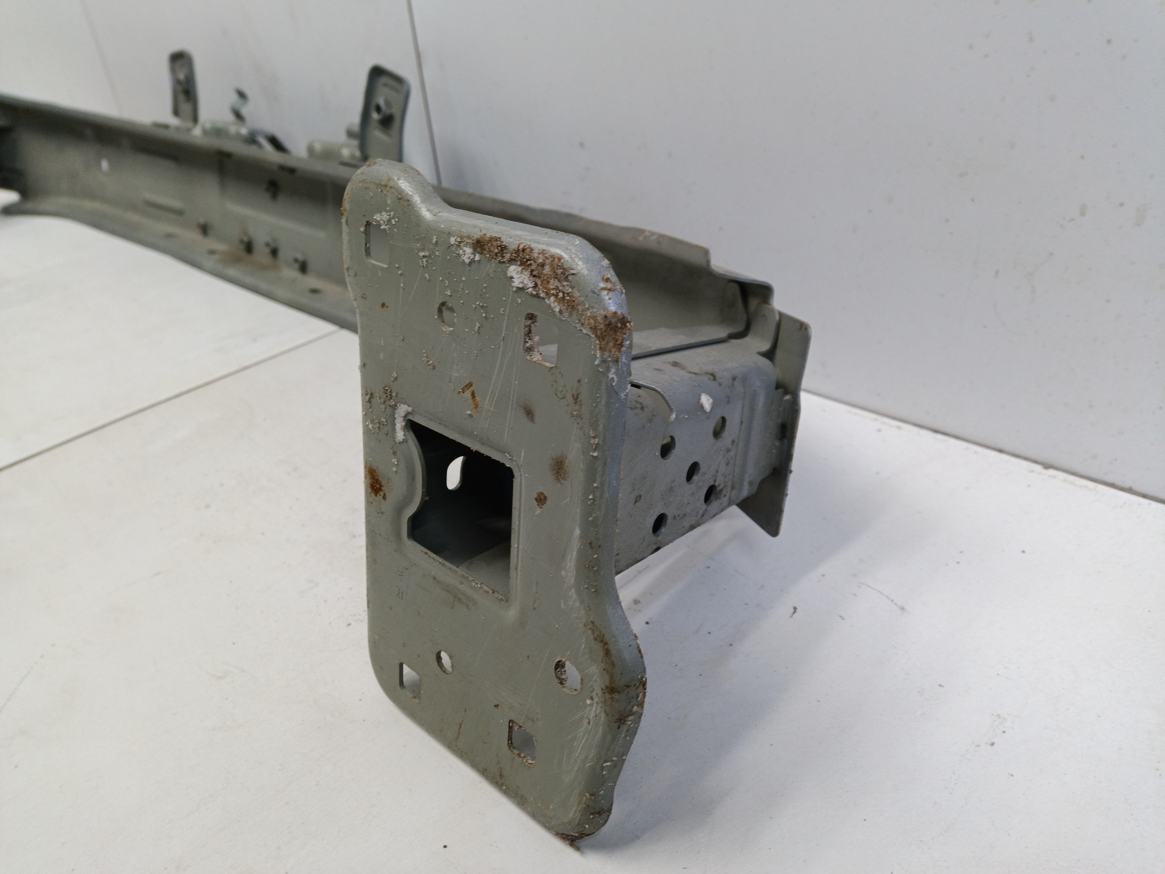 Усилитель переднего бампера Haval F7