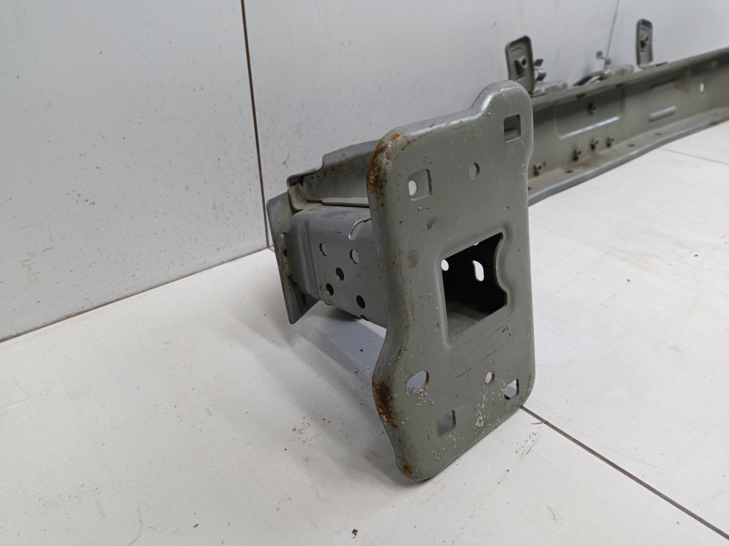 Усилитель переднего бампера Haval F7