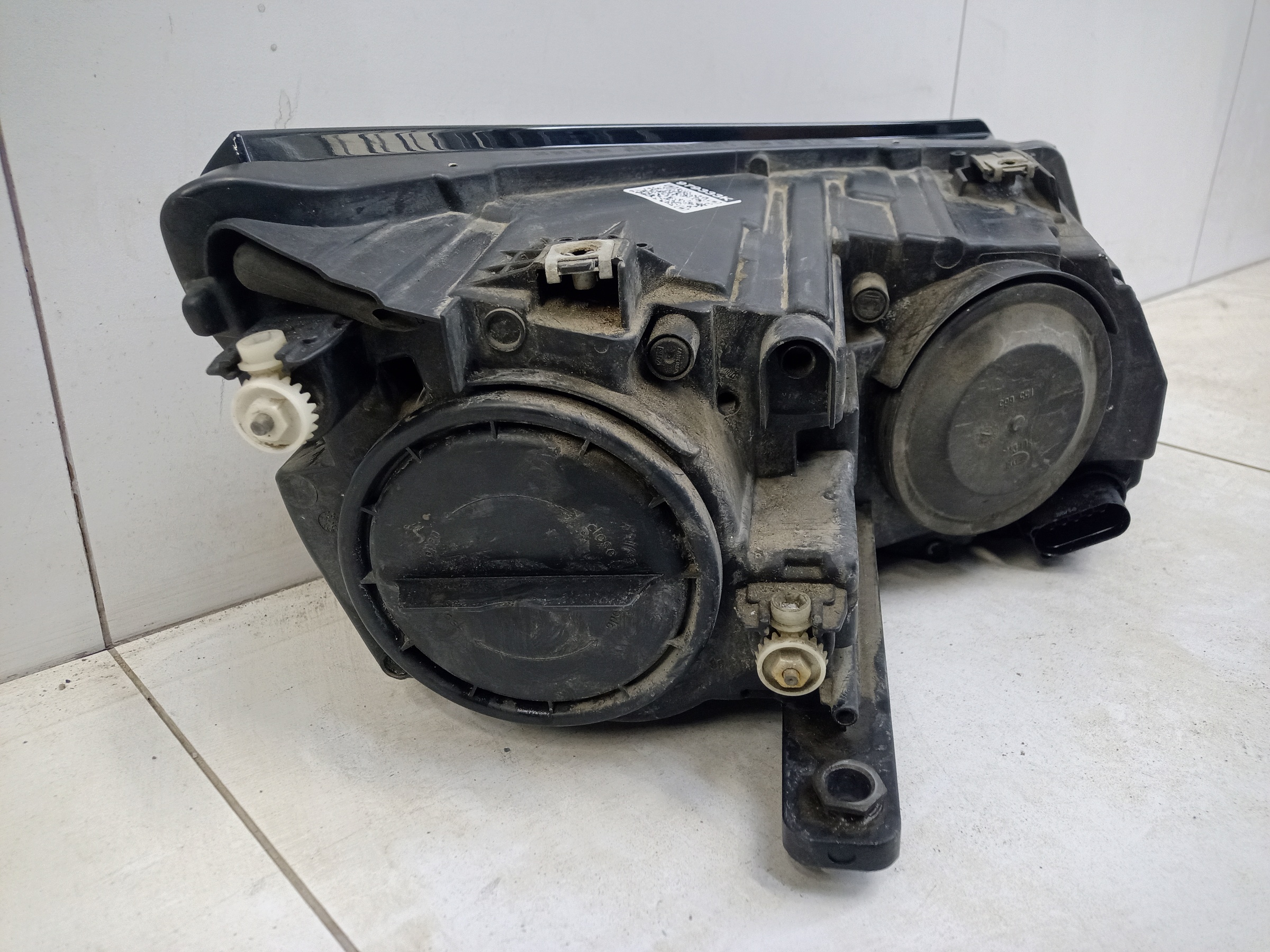 Фара передняя левая Volkswagen Tiguan 1 Restail галоген