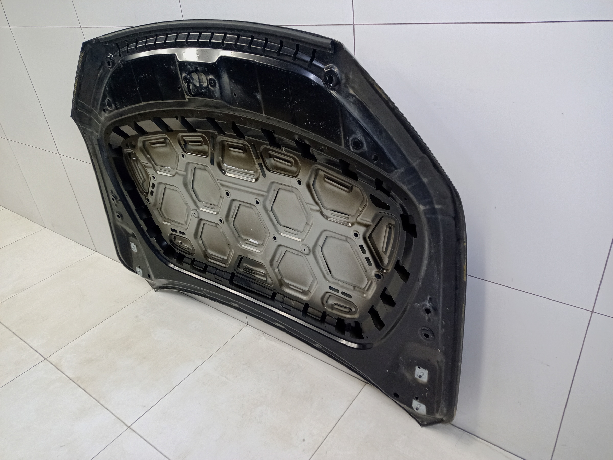 Капот Geely Monjaro