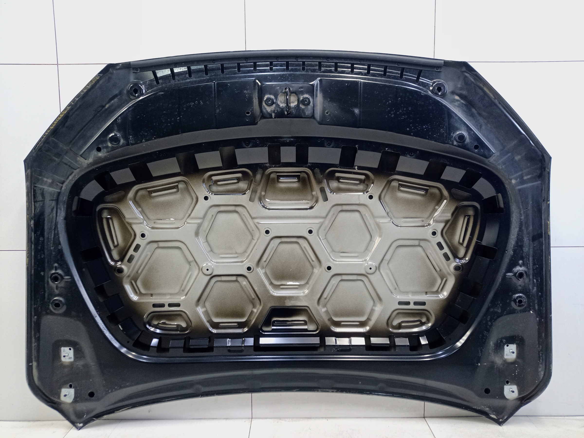 Капот Geely Monjaro