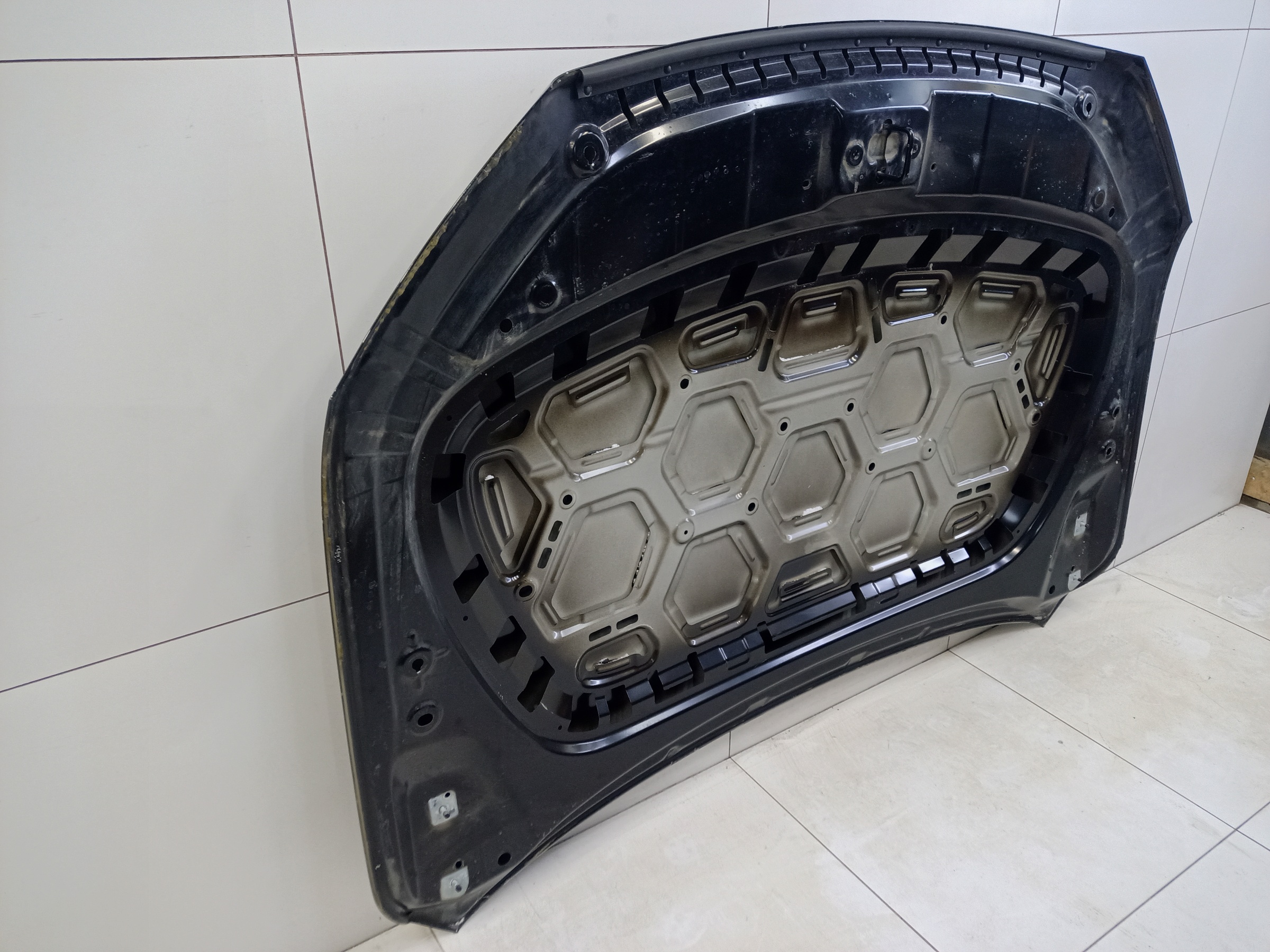 Капот Geely Monjaro