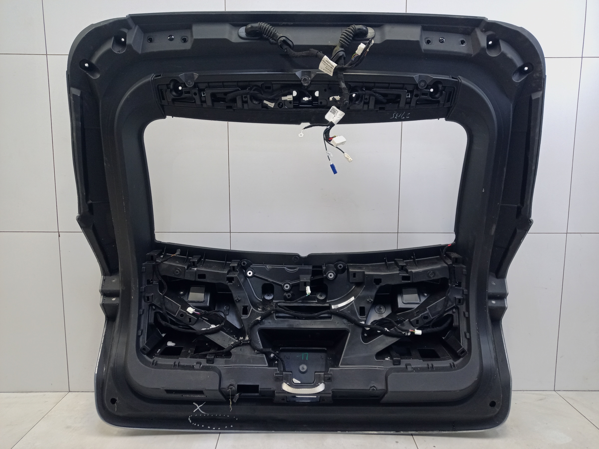 Крышка багажника Exeed RX