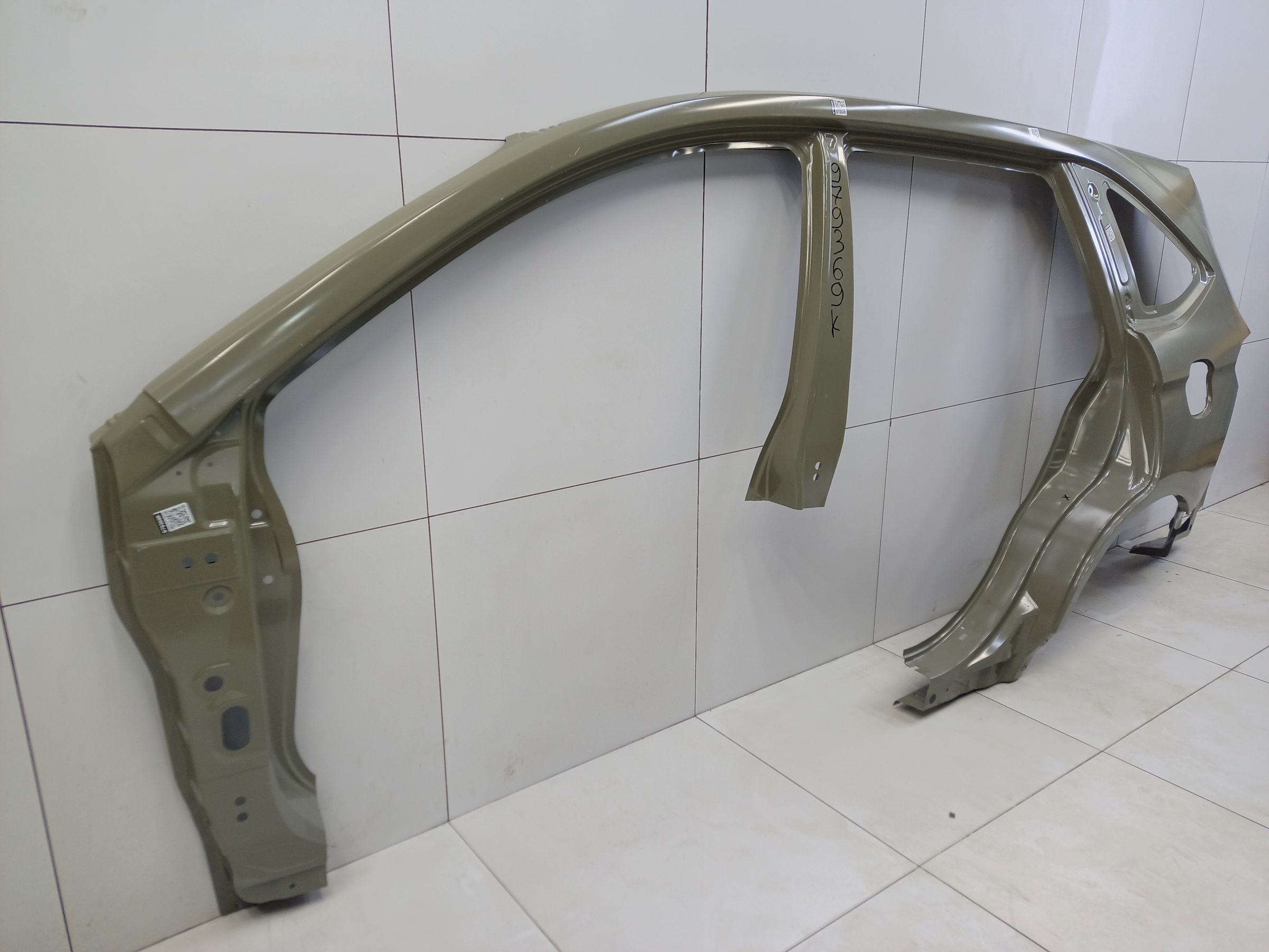 Панель кузова боковая левая Haval M6 2