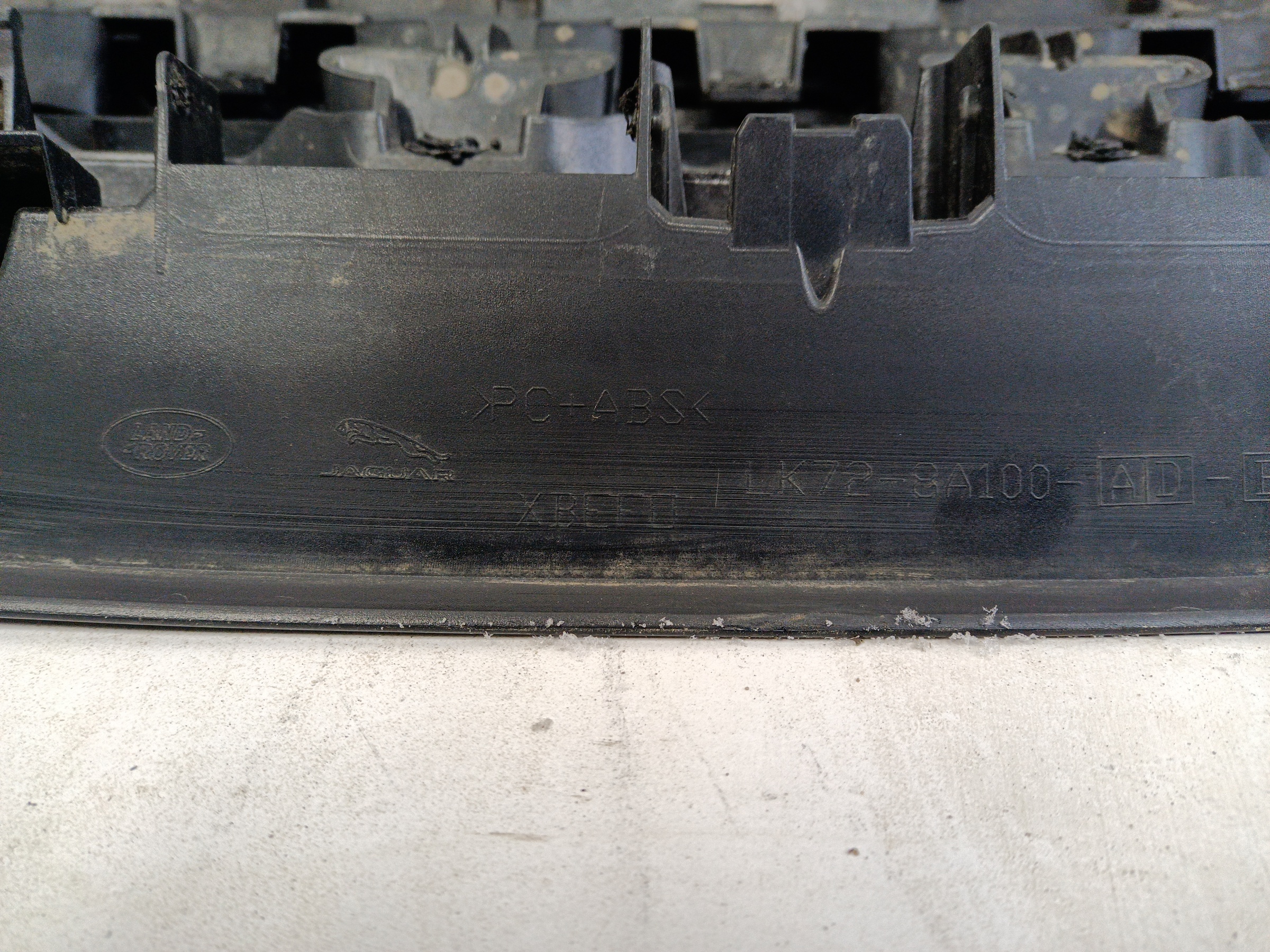 Решётка радиатора Land Rover Discovery Sport Restail черная