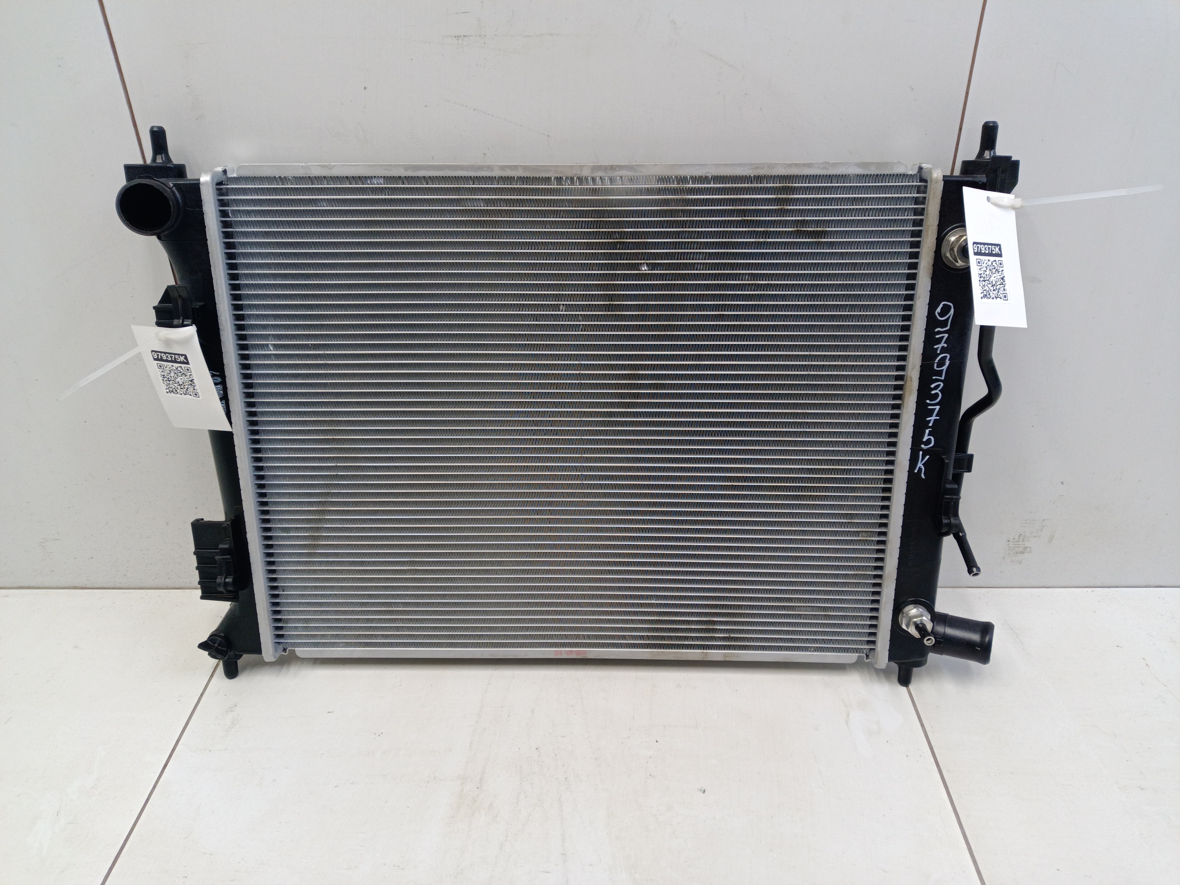 Радиатор охлаждения двигателя Hyundai Solaris 1 A/T