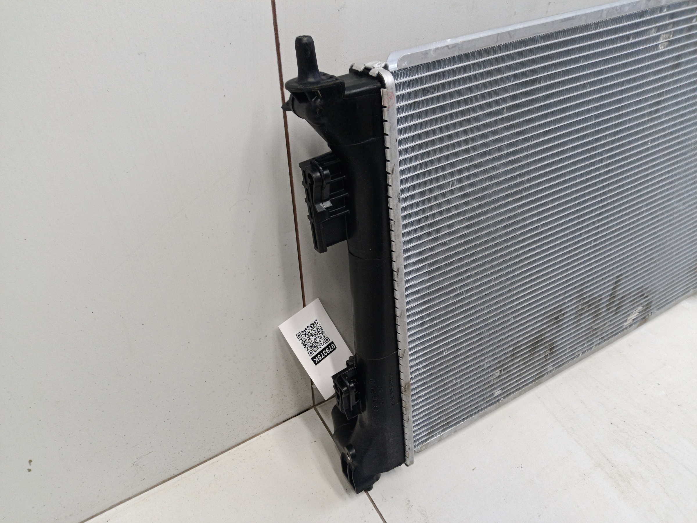 Радиатор охлаждения двигателя Hyundai Solaris 1 A/T