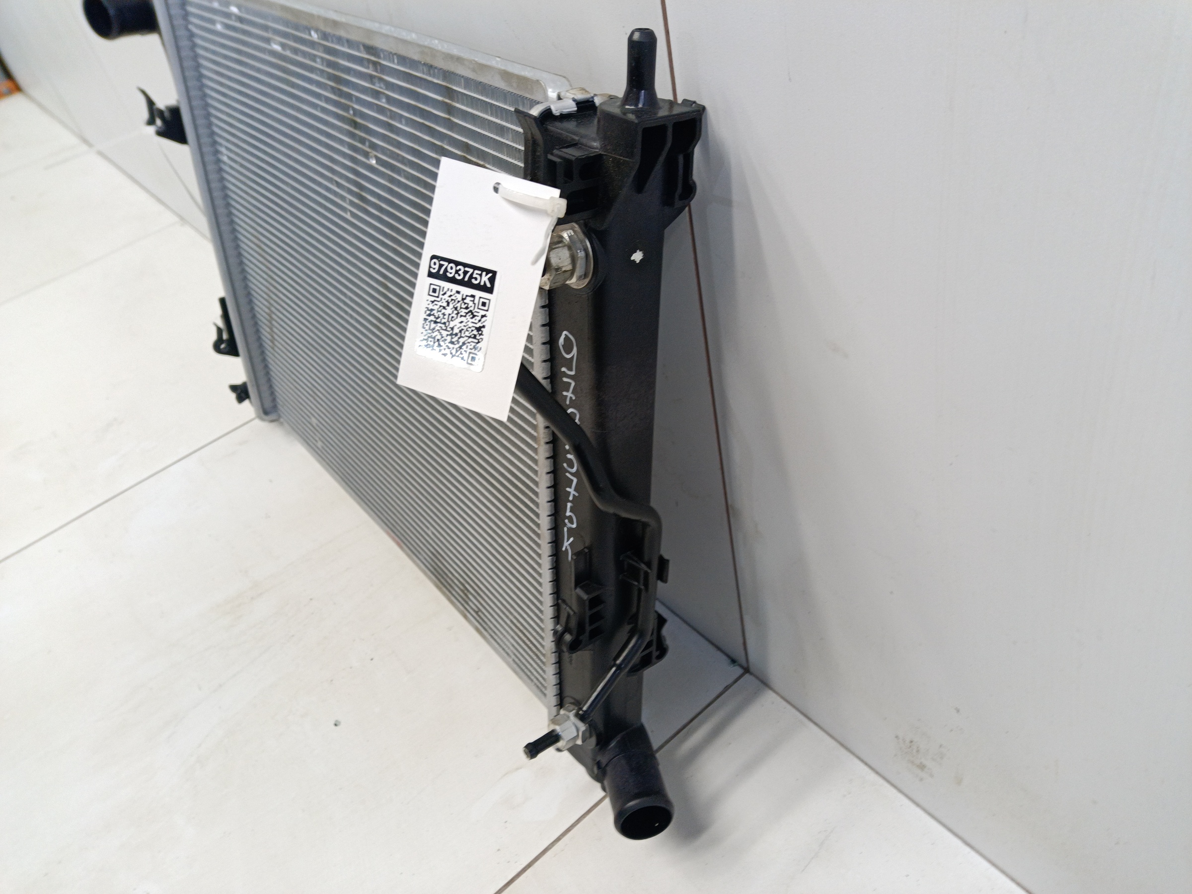 Радиатор охлаждения двигателя Hyundai Solaris 1 A/T