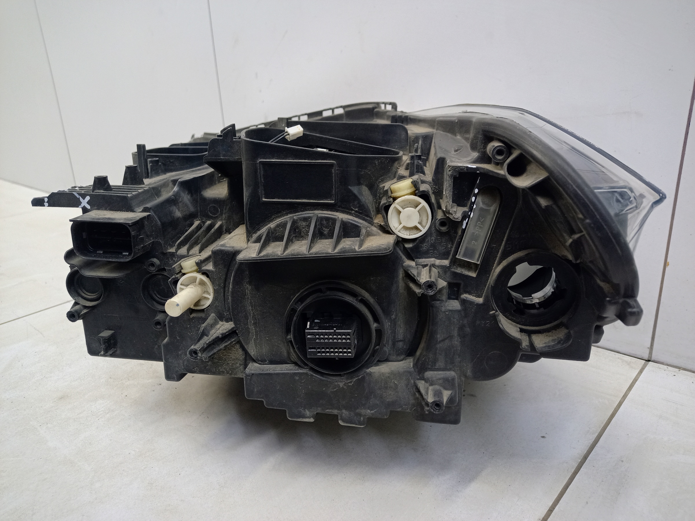 Фара передняя правая BMW X1 F48 LED