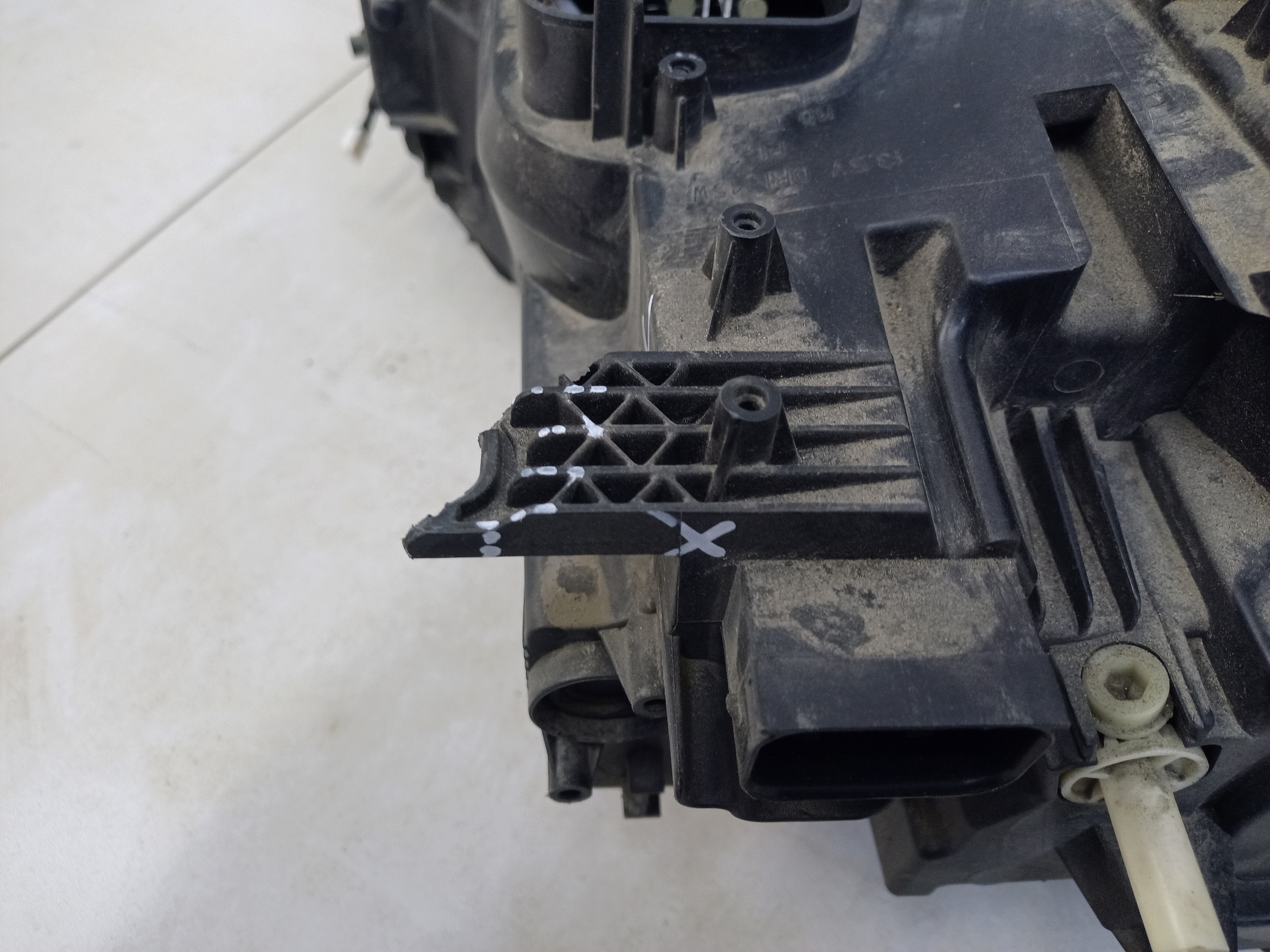 Фара передняя правая BMW X1 F48 LED