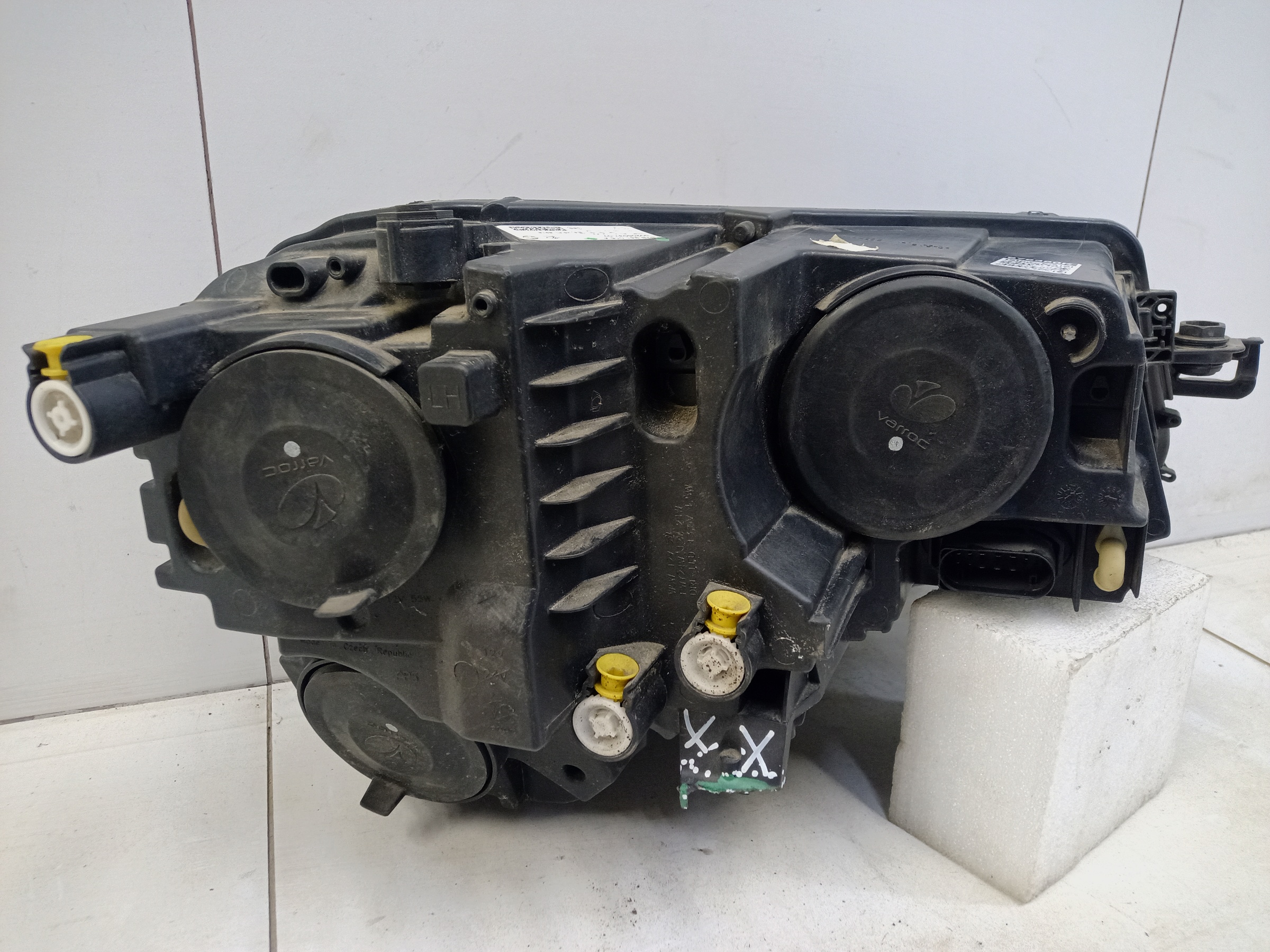 Фара передняя левая Skoda Karoq галоген