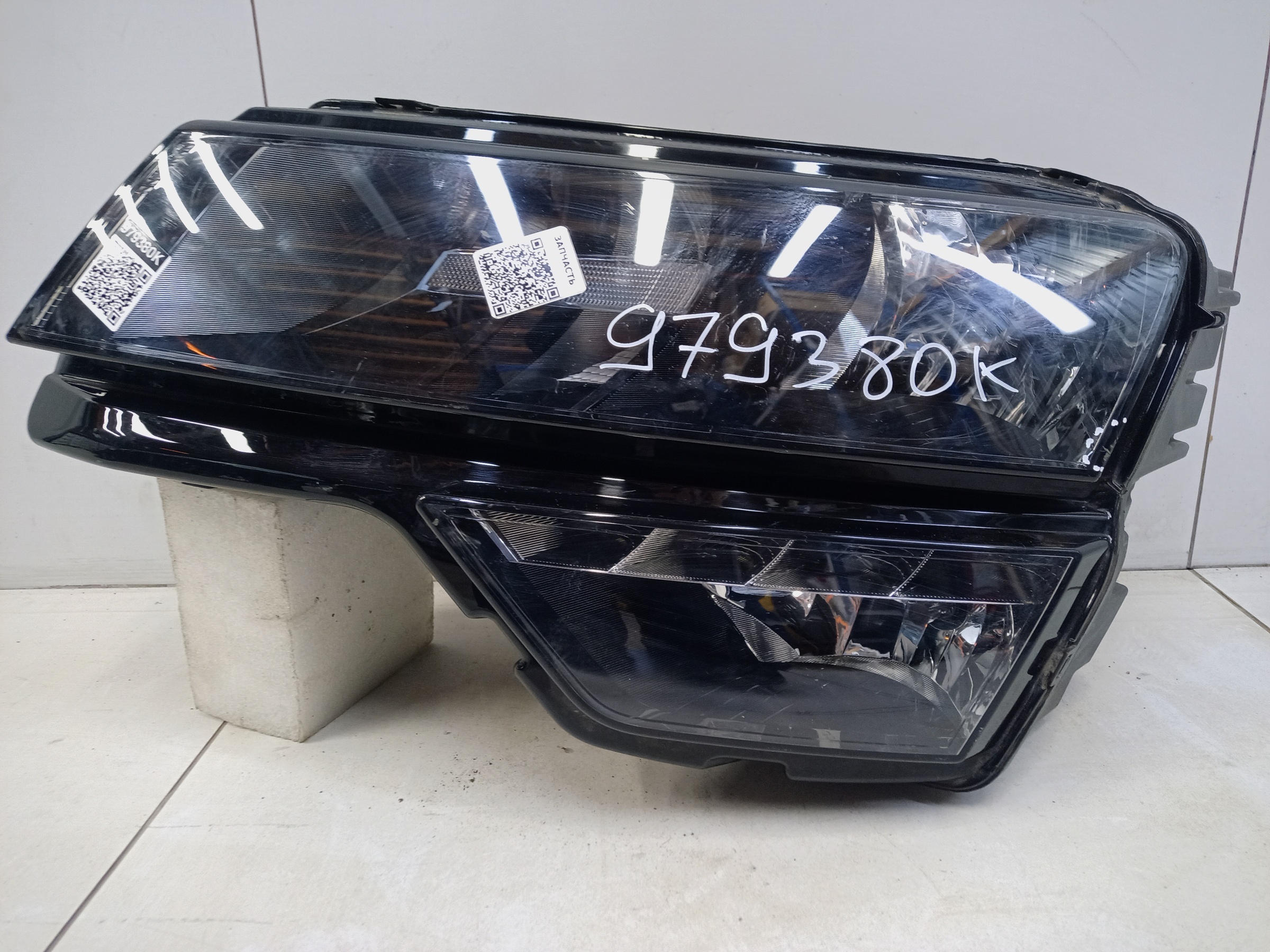 Фара передняя левая Skoda Karoq галоген