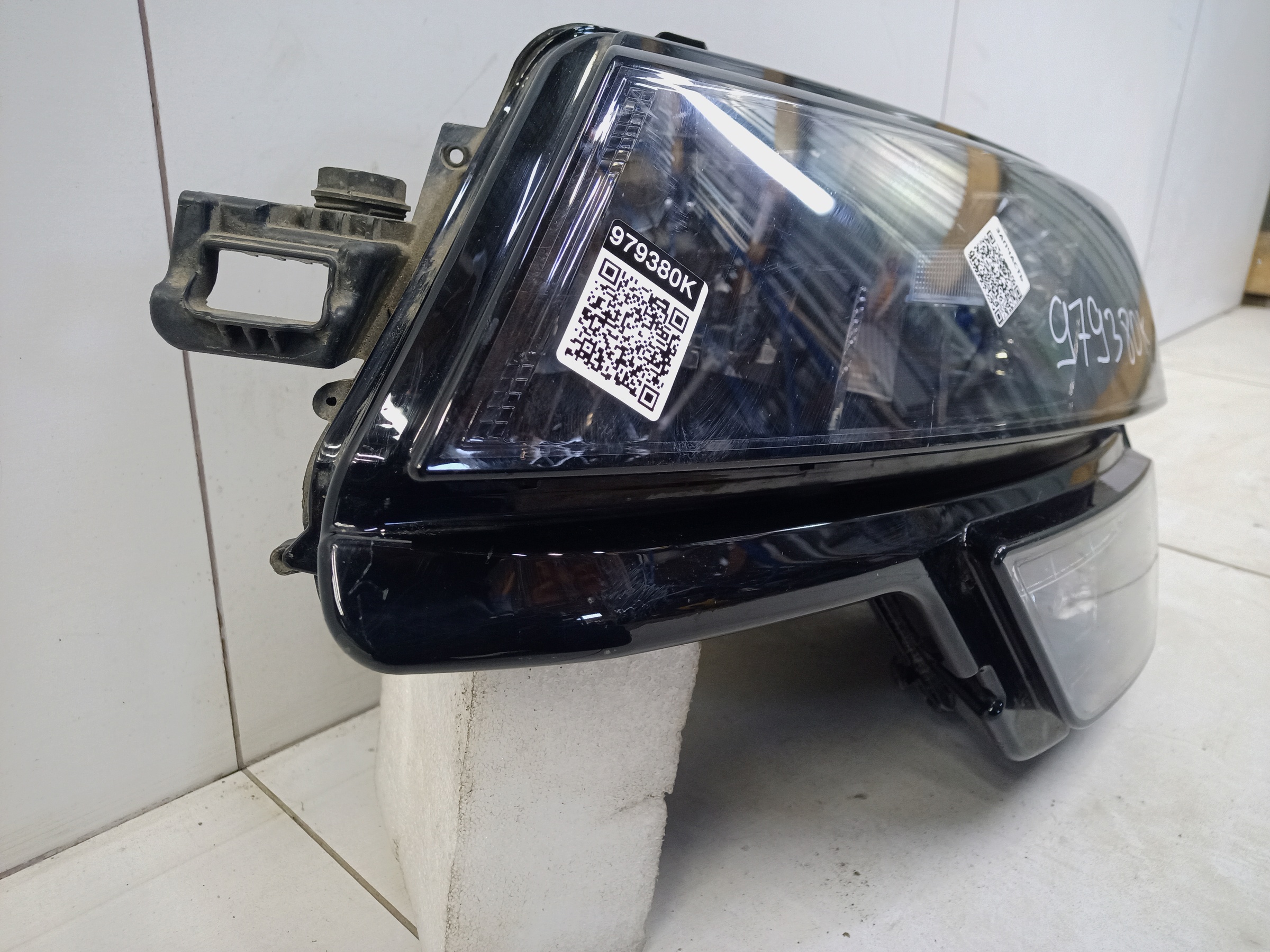 Фара передняя левая Skoda Karoq галоген