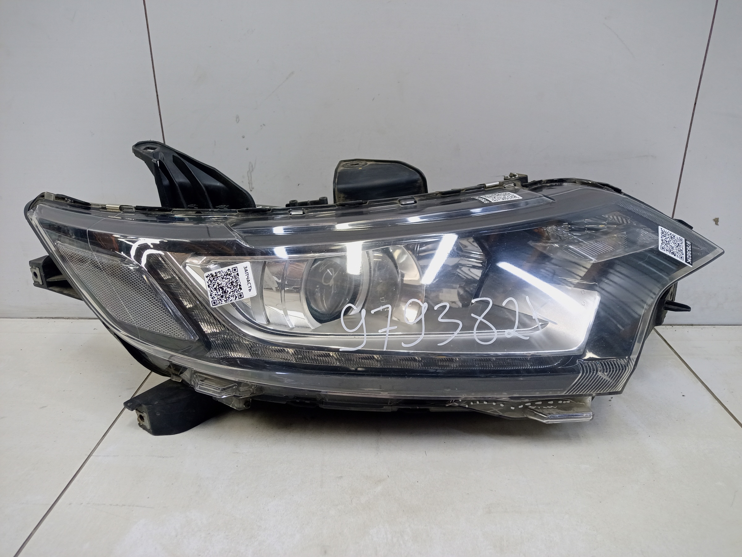 Фара передняя правая Mitsubishi Outlander 3 Restail 2 галоген