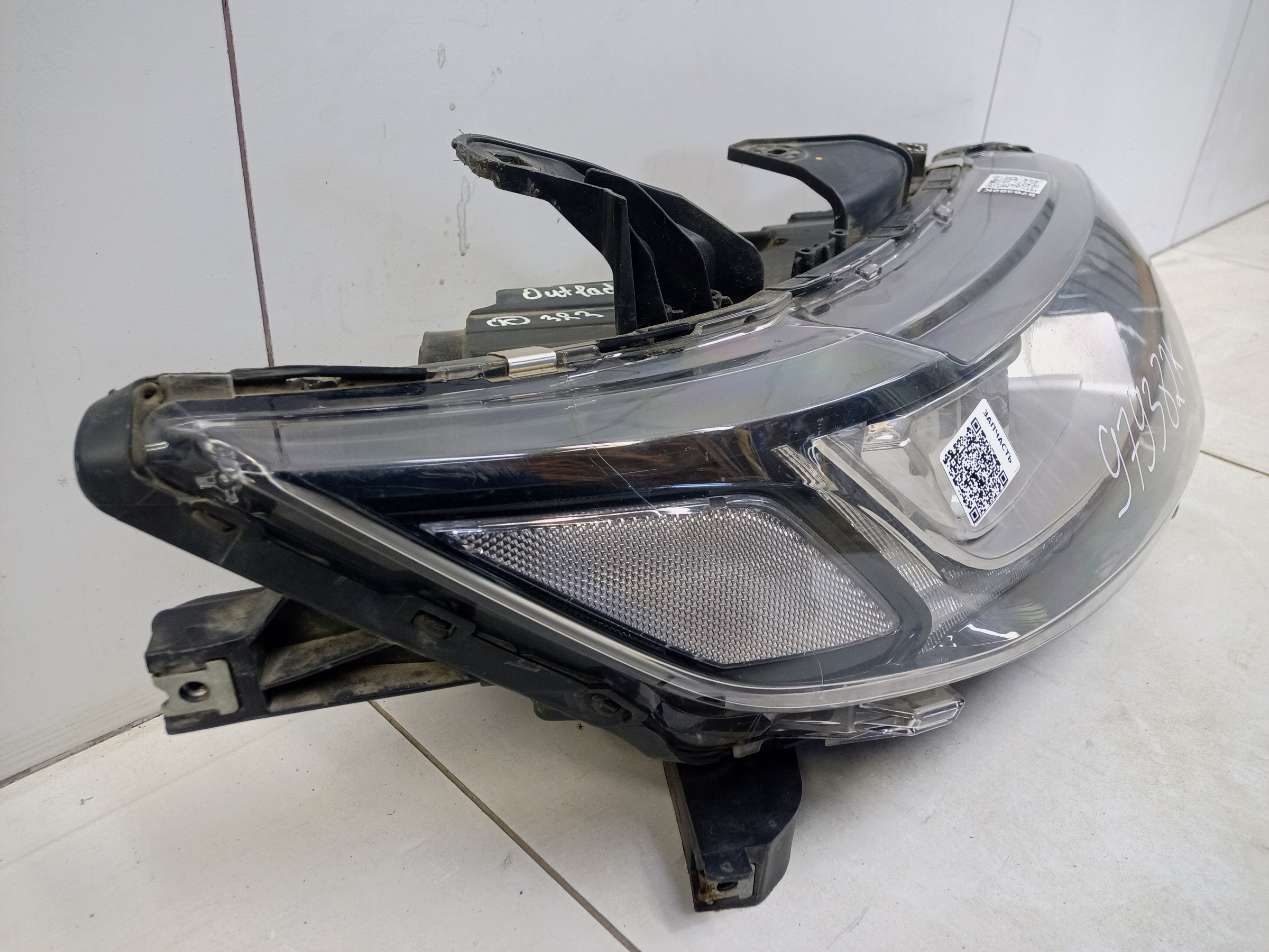 Фара передняя правая Mitsubishi Outlander 3 Restail 2 галоген