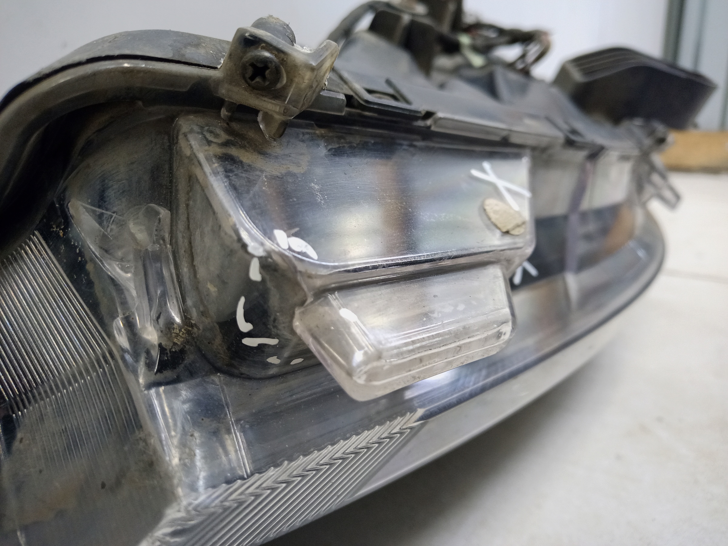 Фара передняя правая Mitsubishi Outlander 3 Restail 2 галоген