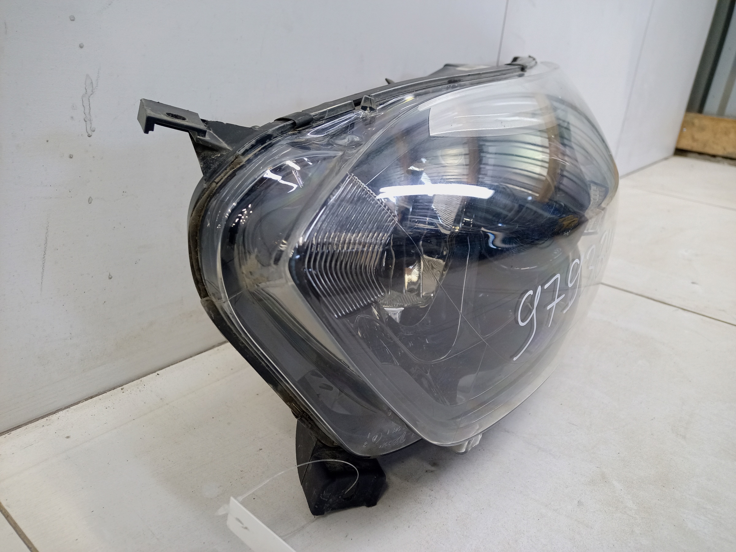 Фара передняя левая Renault Kaptur галоген светлая линза