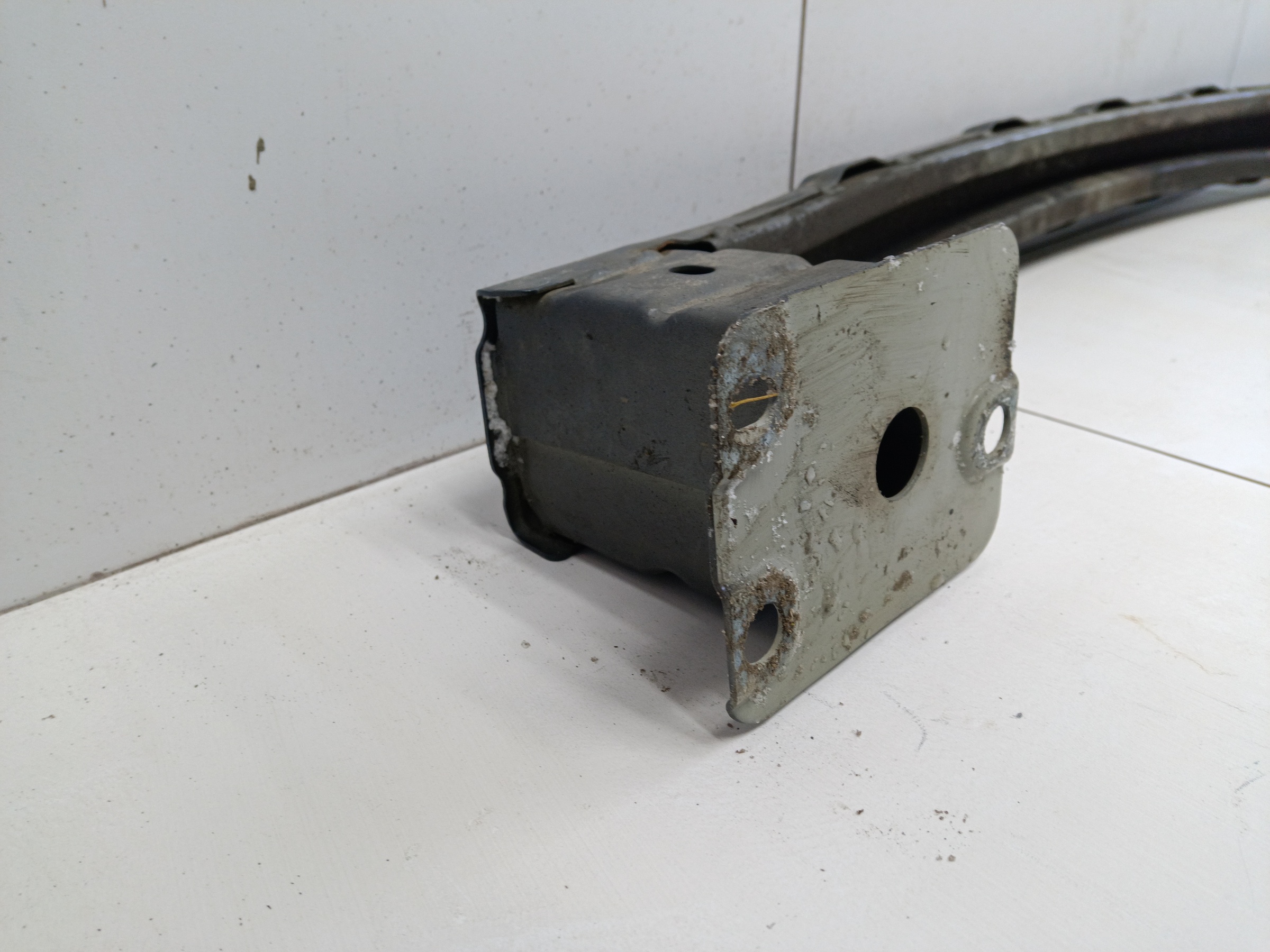 Усилитель заднего бампера Changan UNI-K